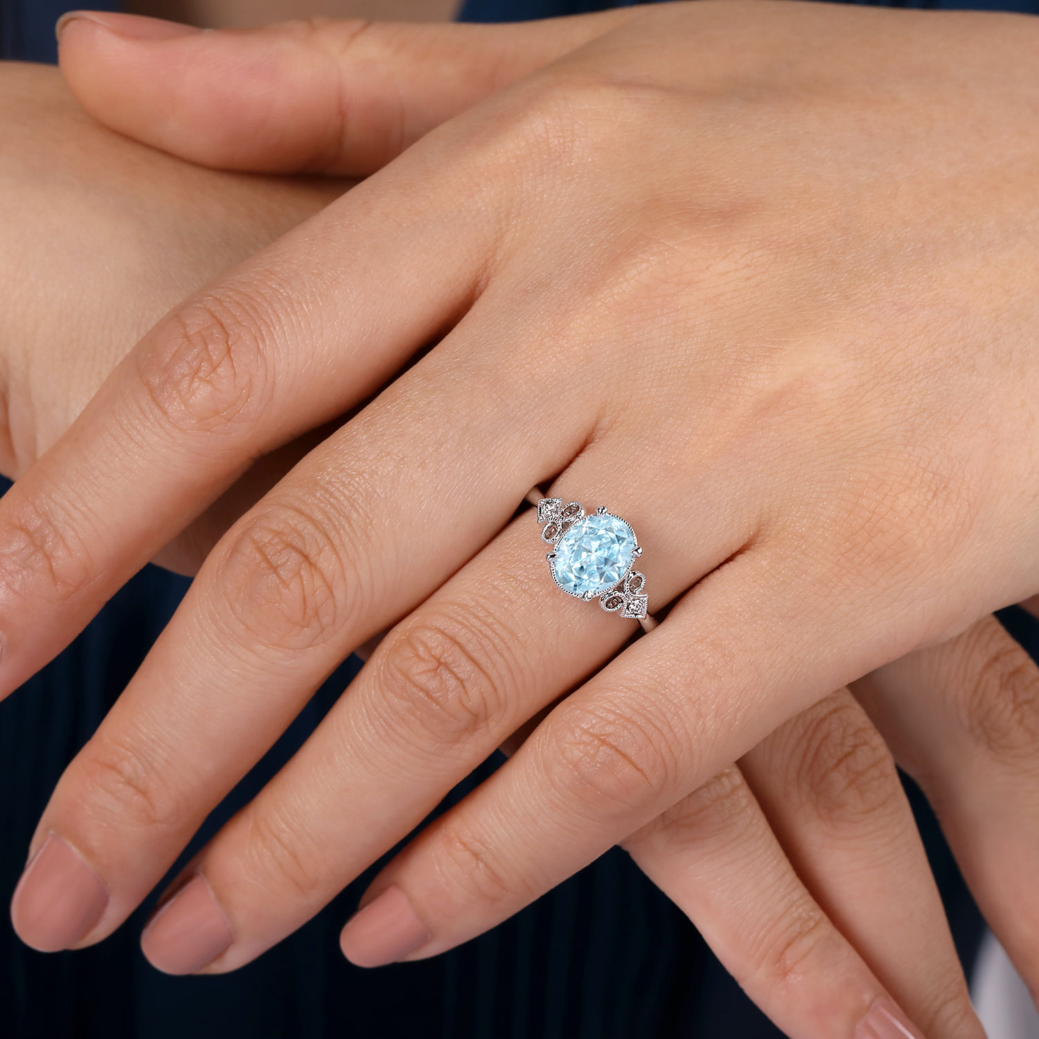Vintage Diamond and Sky Blue Topaz Ring in 14K White Gold, photograph 5