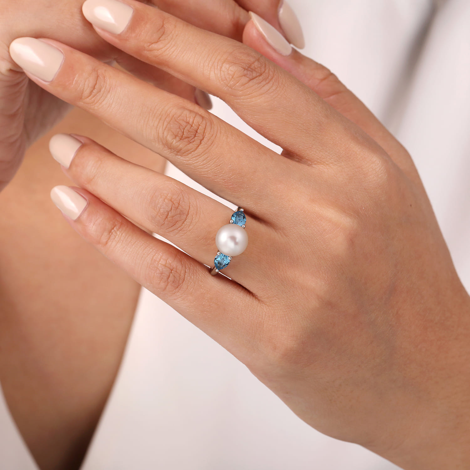 Pearl and Blue Topaz Ring in Sterling Silver, photograph 5