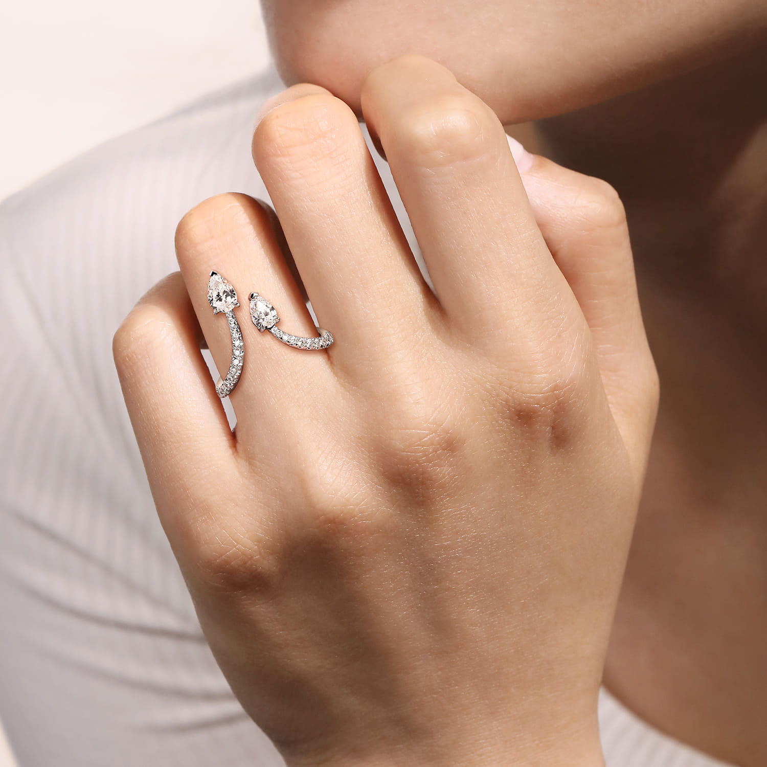 Diamond Open Chevron Ladies Ring in 14K White Gold, photograph 5