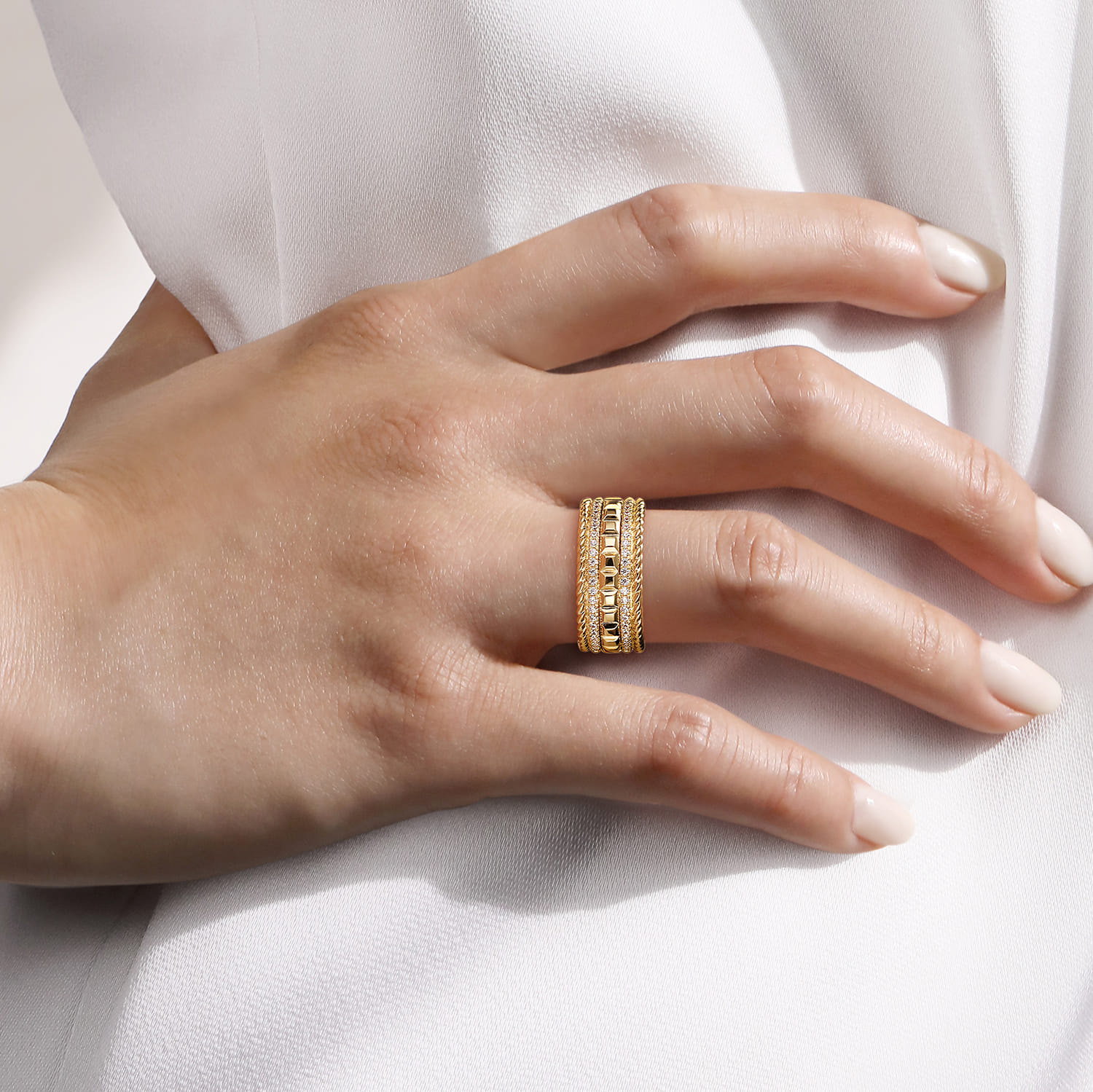 Diamond and Rope Wide Band Ladies Ring in 14K Yellow Gold, photograph 5