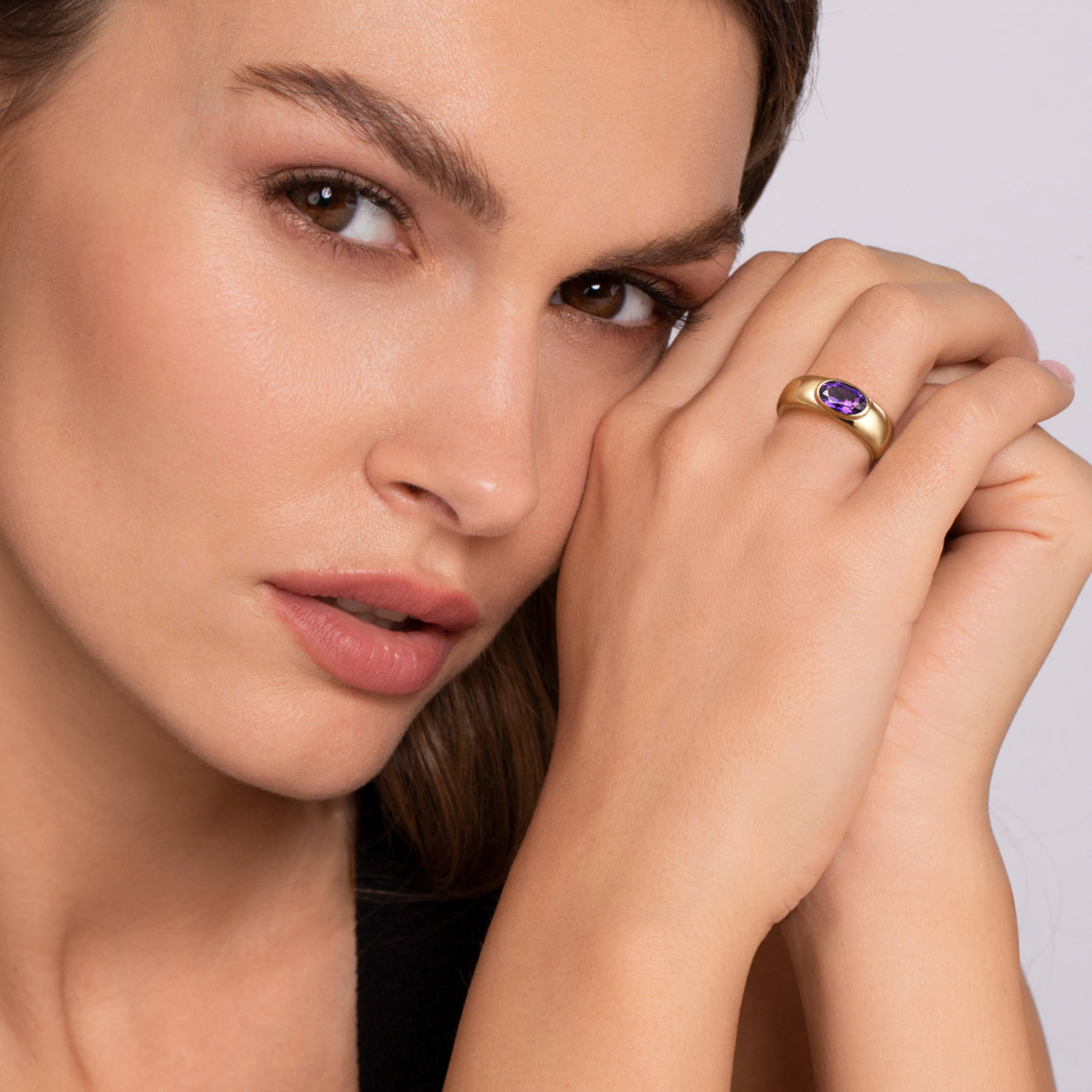 Oval Shape Amethyst Wide Band Ring in 14K Yellow Gold, photograph 5
