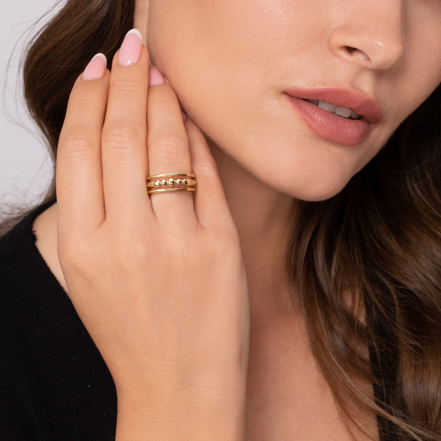 Bujukan Bullet Wide Band Ring in 14K Yellow Gold, photograph 5