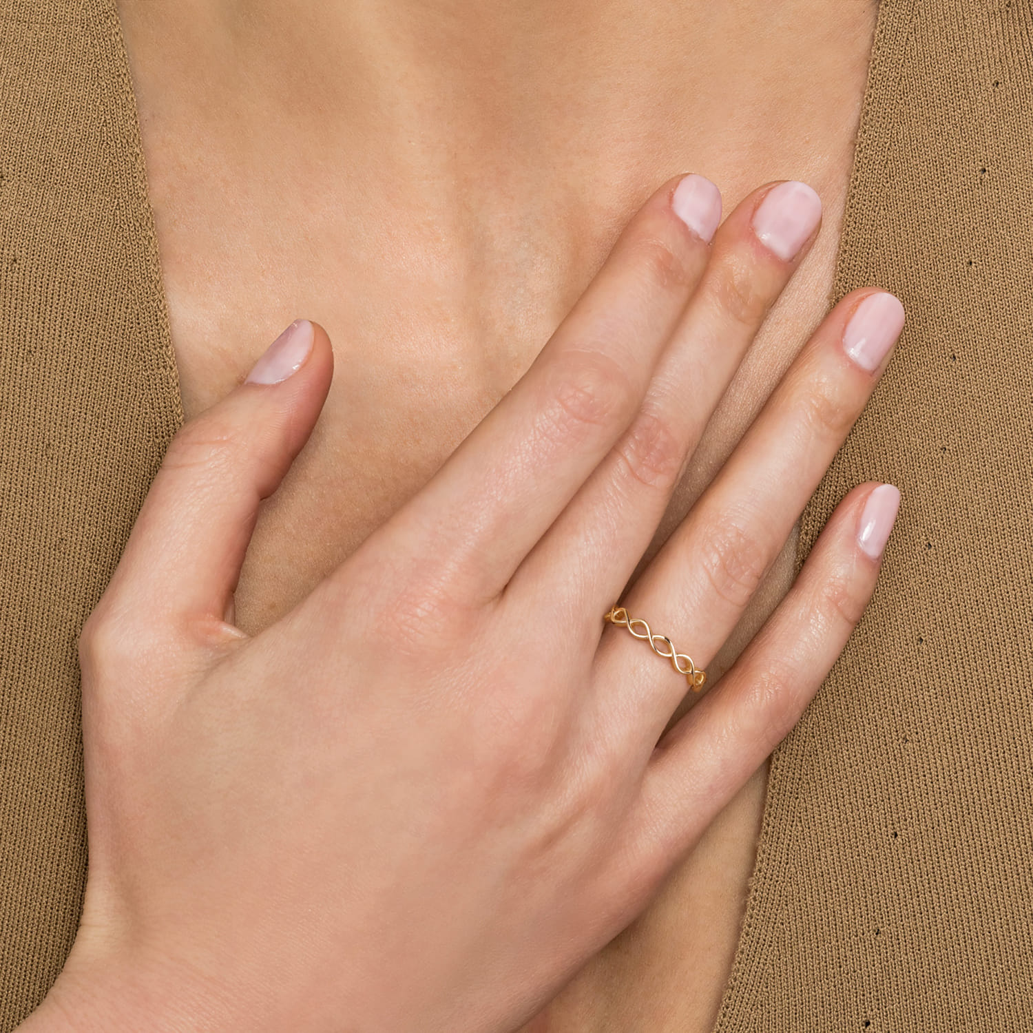 Maqurise Shape Stackable Ring in 14K Yellow Gold, photograph 5