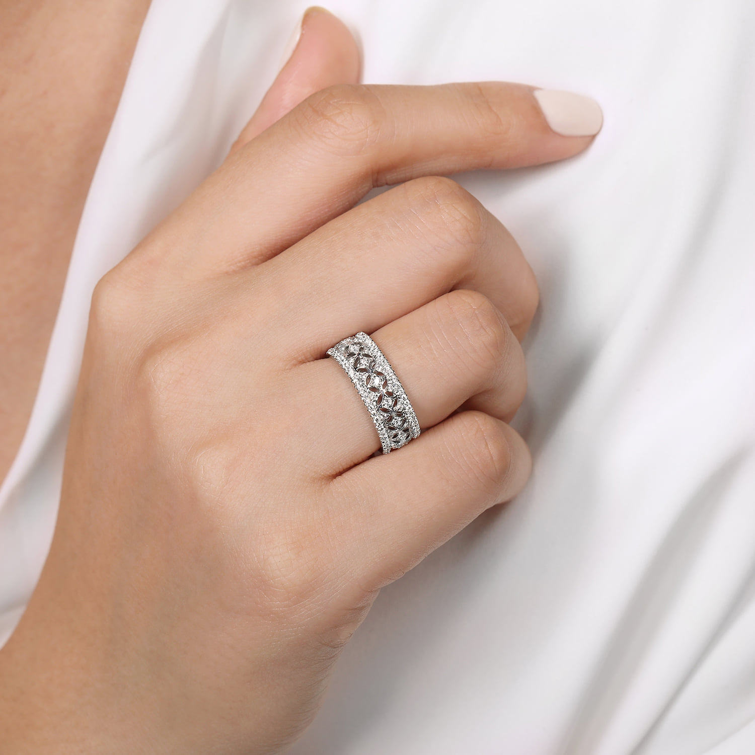 Vintage Inspired Diamond Band in 14K White Gold, photograph 5