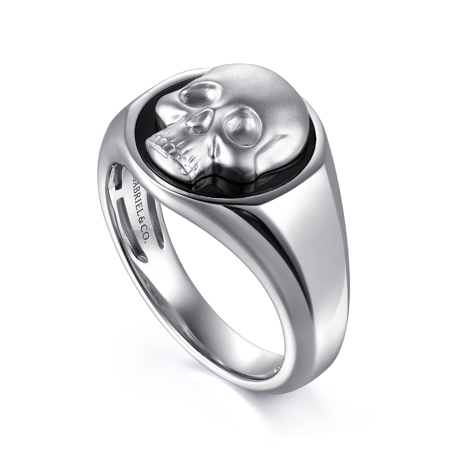 Wide Onyx Signet Ring with Skull in Sterling Silver, photograph 3