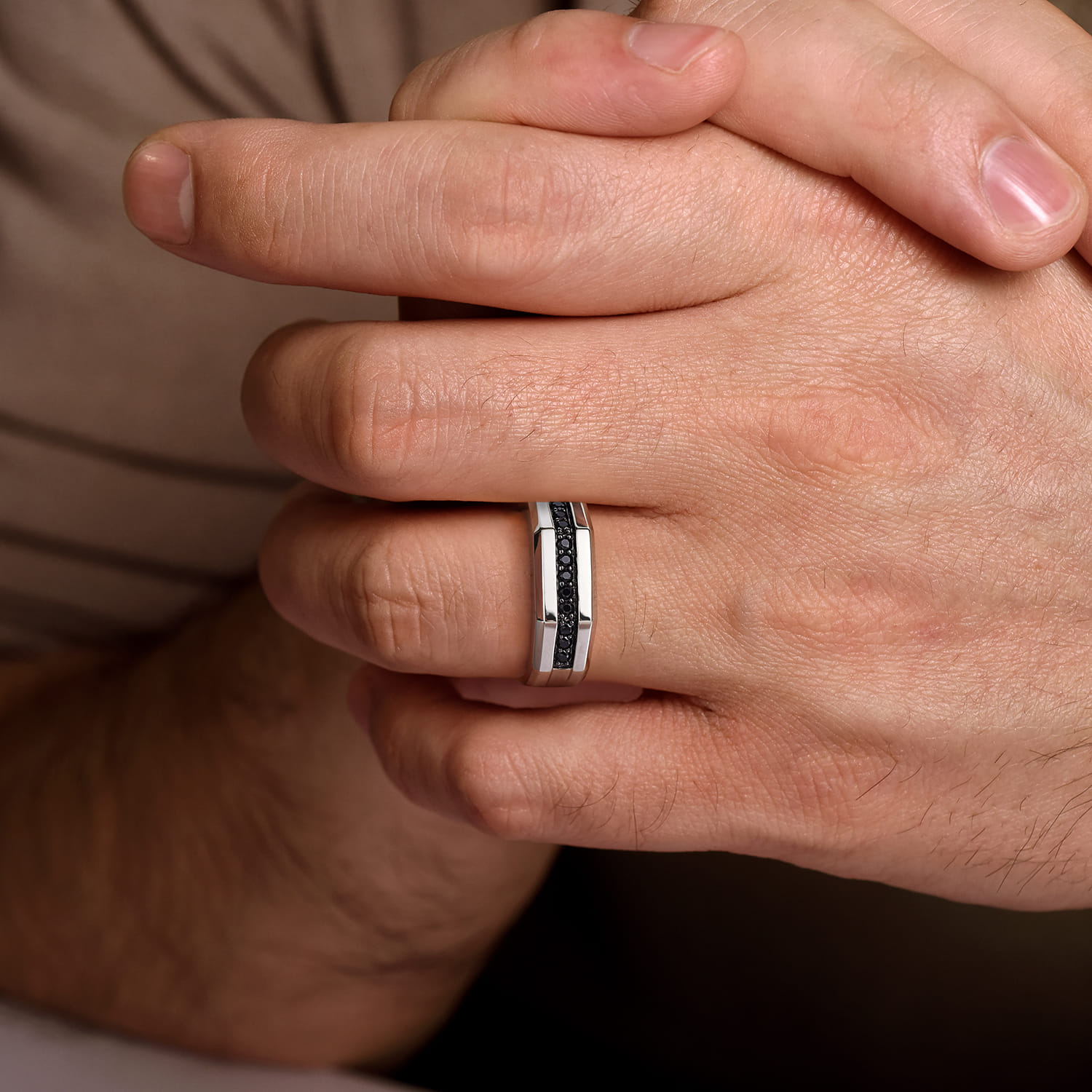 and Black Spinel Band in Sterling Silver, photograph 5
