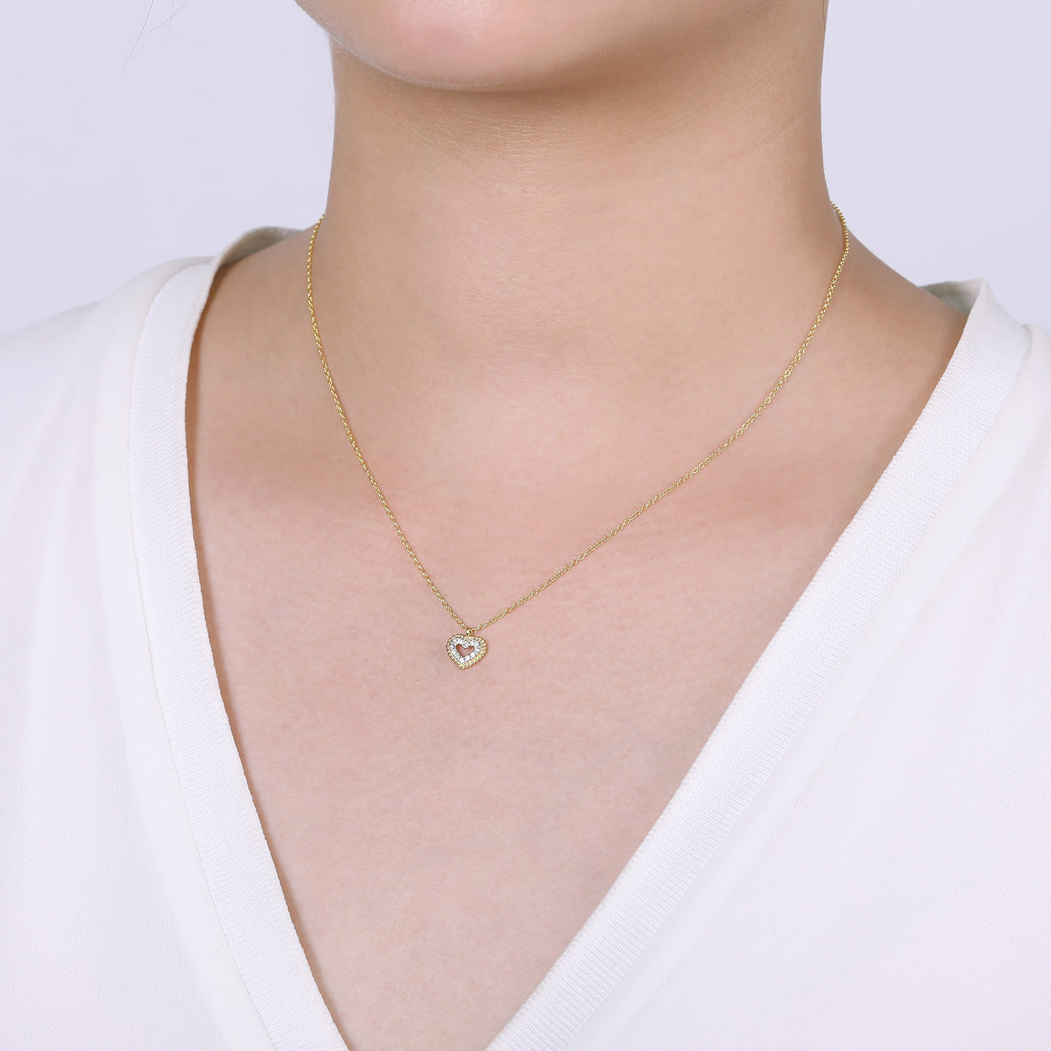 Bujukan Diamond Pave Pendant Necklace in 14K Yellow Gold, photograph 3