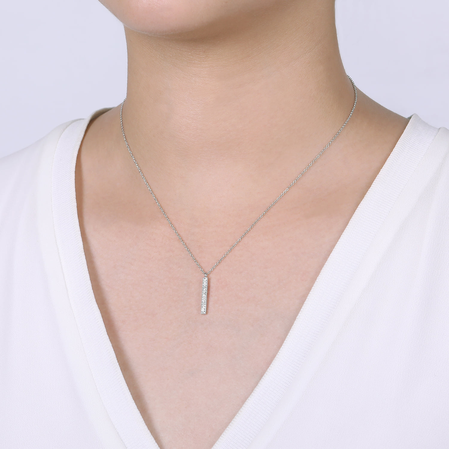 Diamond Bar Pendant Necklace in 14K White Gold, photograph 3