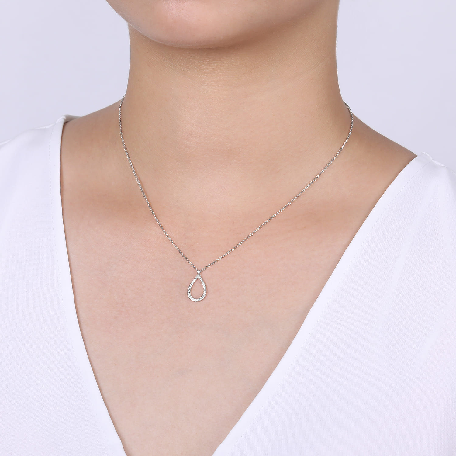 Teardrop Diamond Pendant Necklace in 14K White Gold, photograph 3