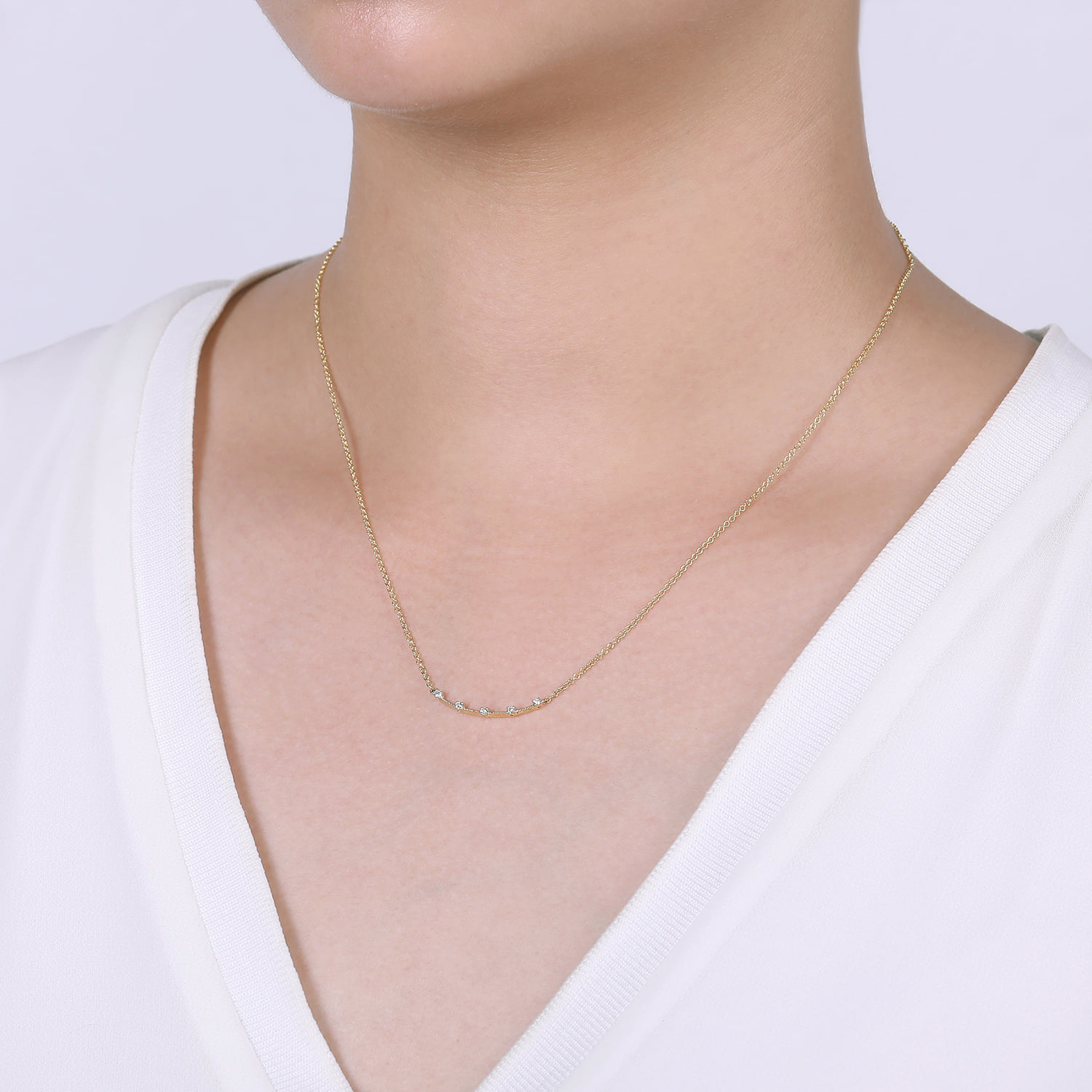 Diamond Stations Bar Necklace in 14K Yellow Gold, photograph 3