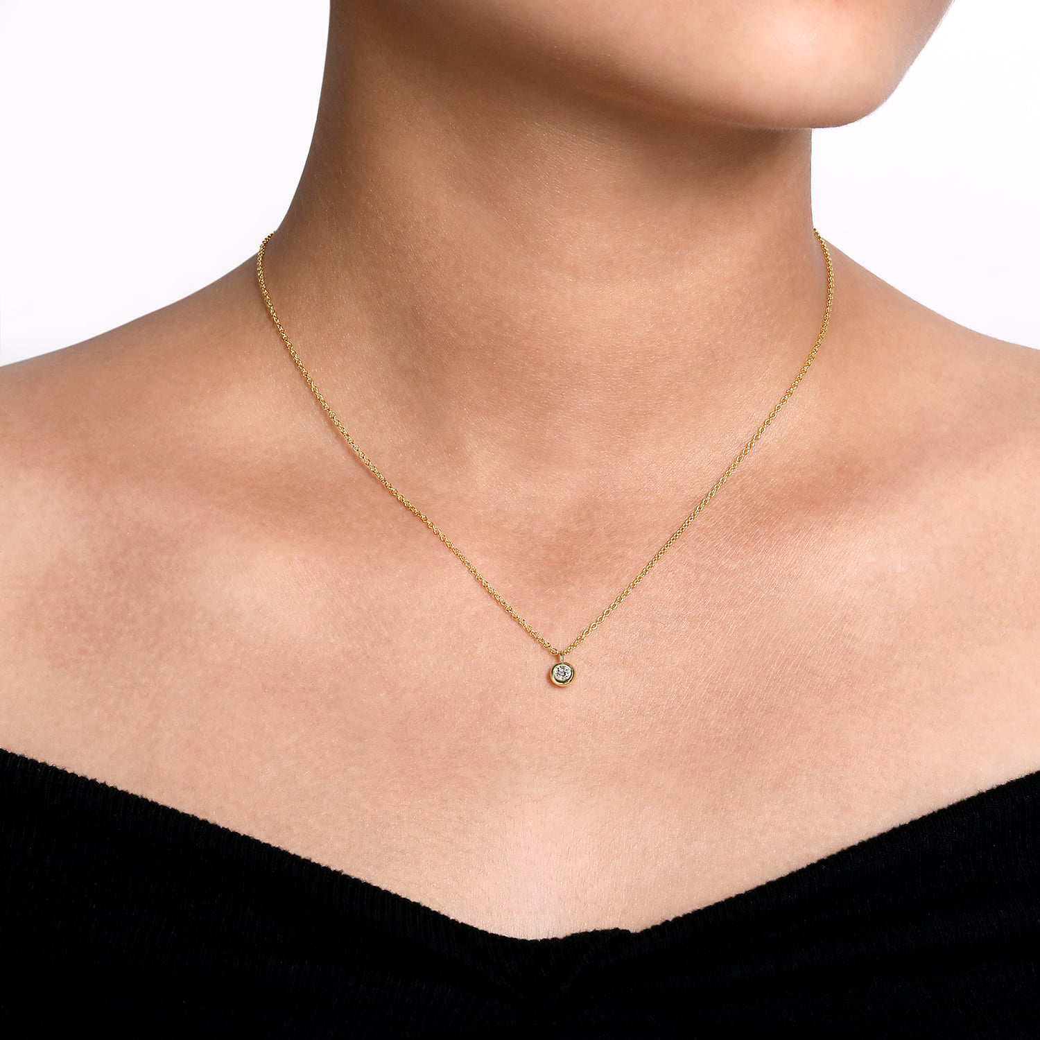 White Sapphire Pendant Necklace in 14K Yellow Gold, photograph 3