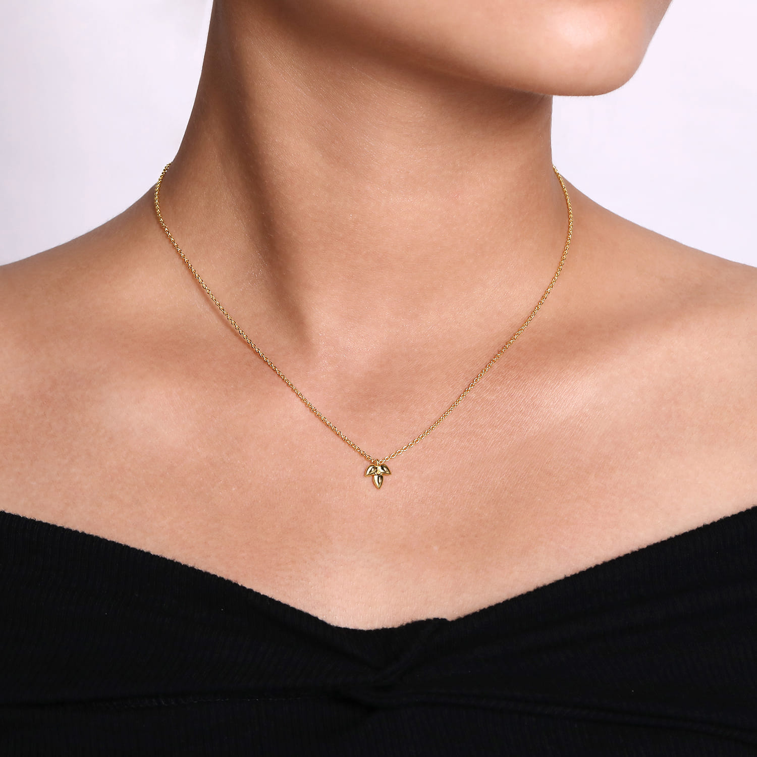 Triple Teardrop Pendant Necklace in 14K Yellow Gold, photograph 3