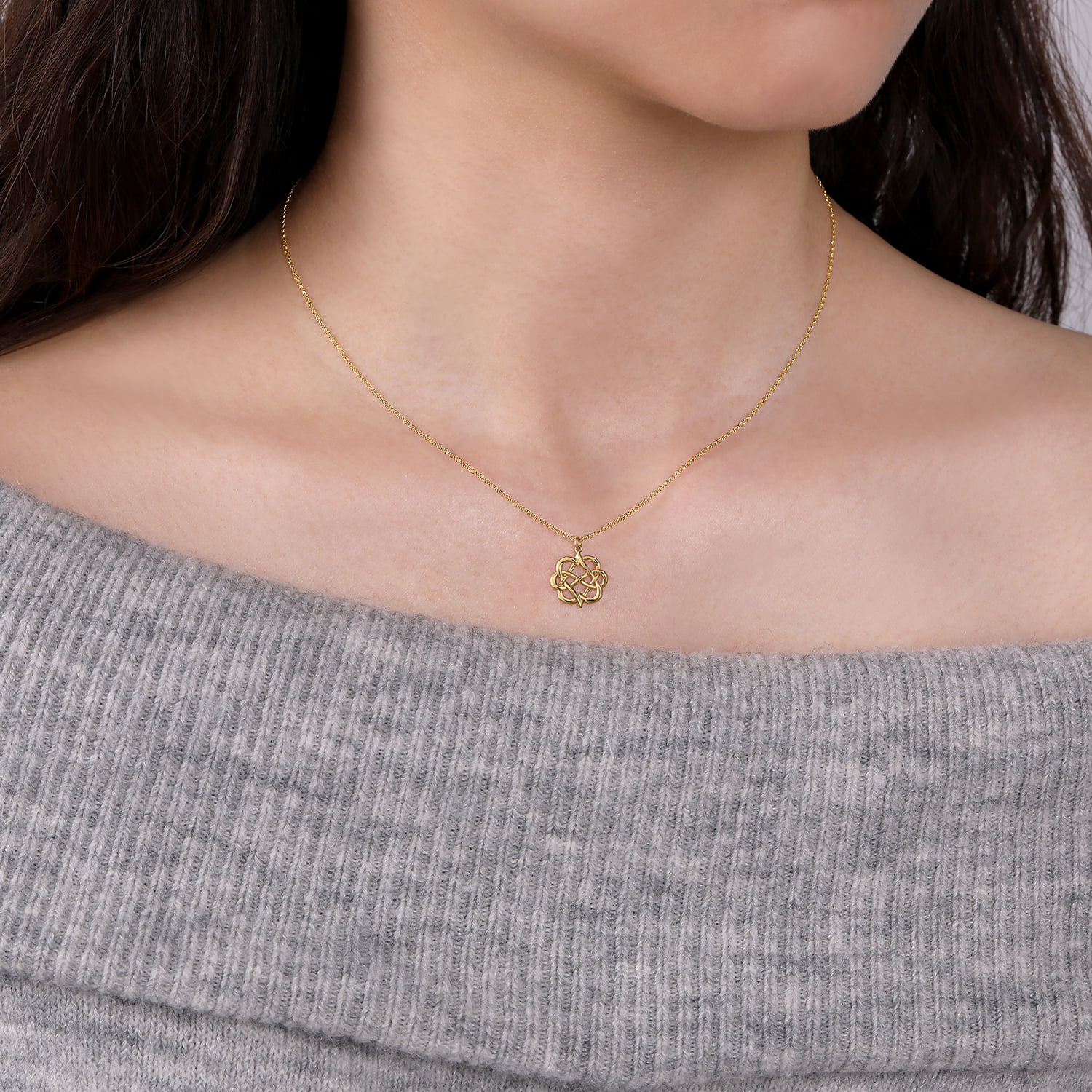 Interwoven Floral Pendant Necklace in 14K Yellow Gold, photograph 3