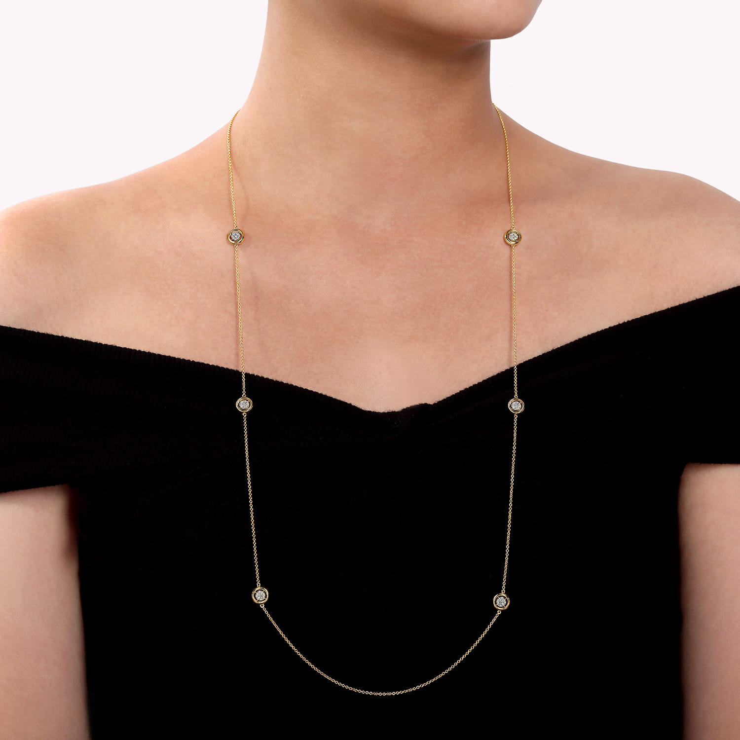 32 inch Necklace with Cluster Diamond Stations in 14K Yellow Gold, photograph 3