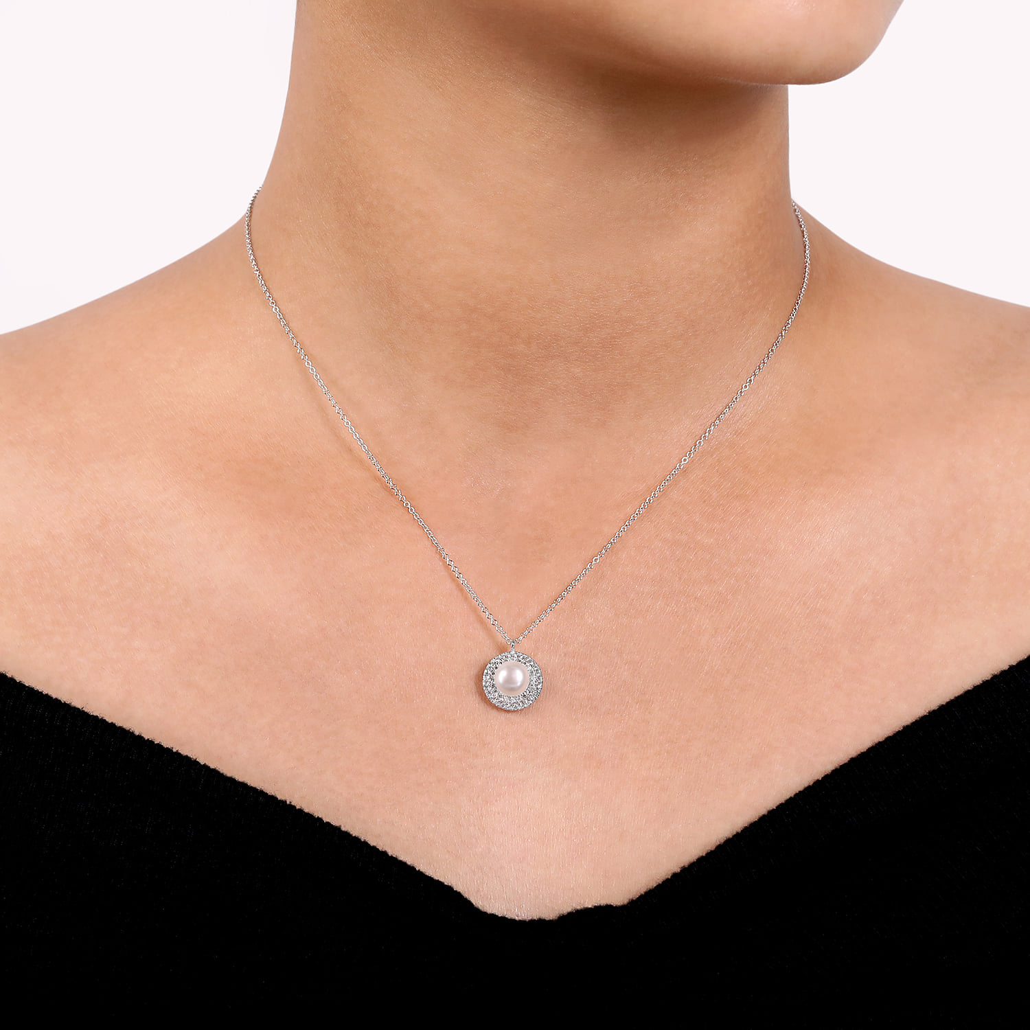 Round Pearl and Diamond Halo Pendant Necklace in 14K White Gold, photograph 3