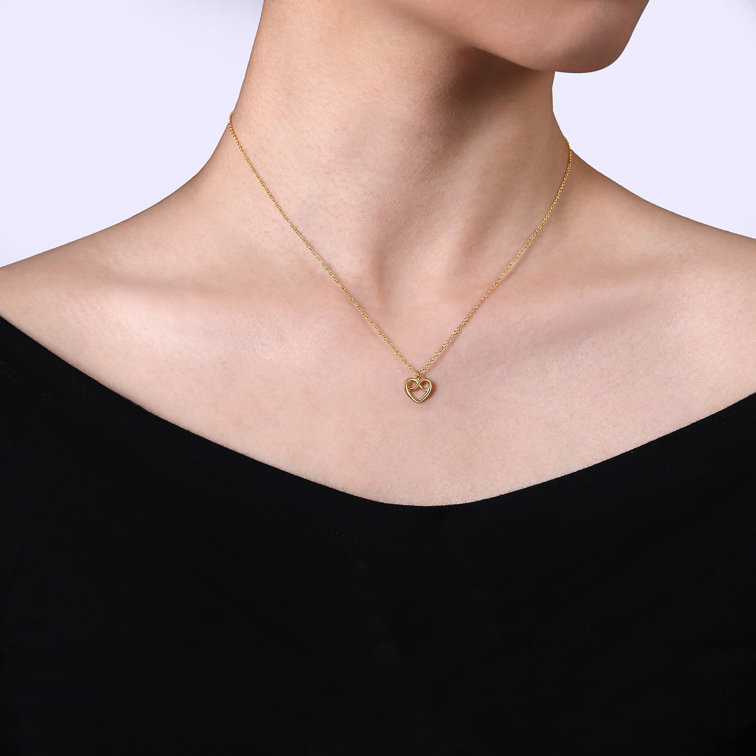 Infinity Pendant Necklace in 14K Yellow Gold, photograph 3