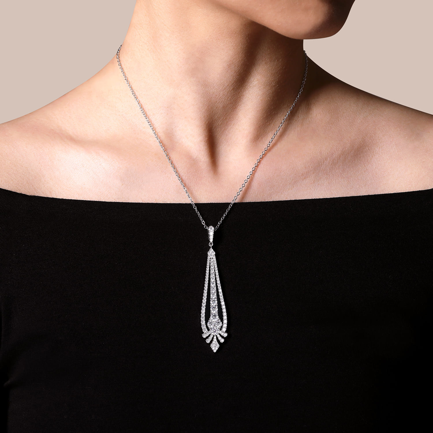 18 inch Diamond Statement Necklace in 18K White Gold, photograph 3