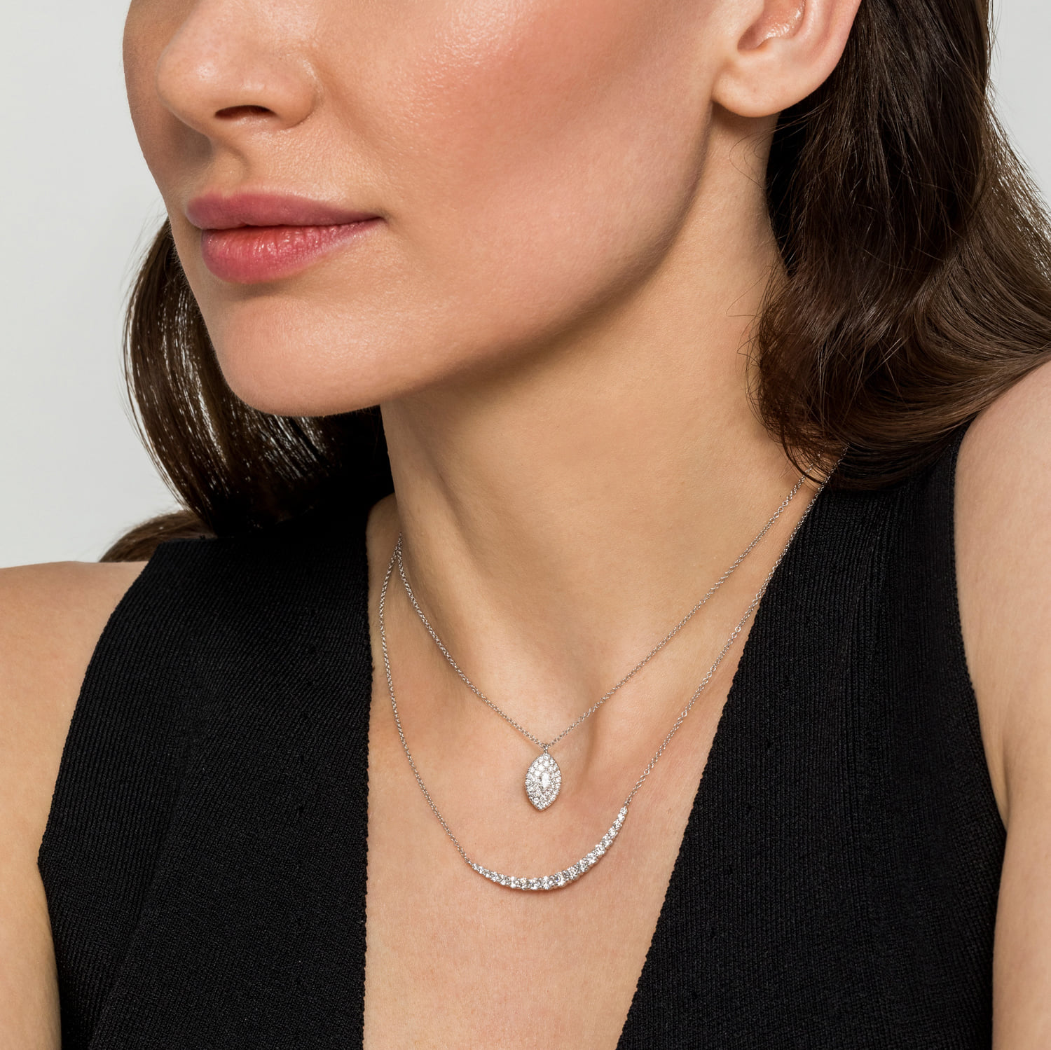 Diamond Pendant Necklace in 14K White Gold, photograph 4