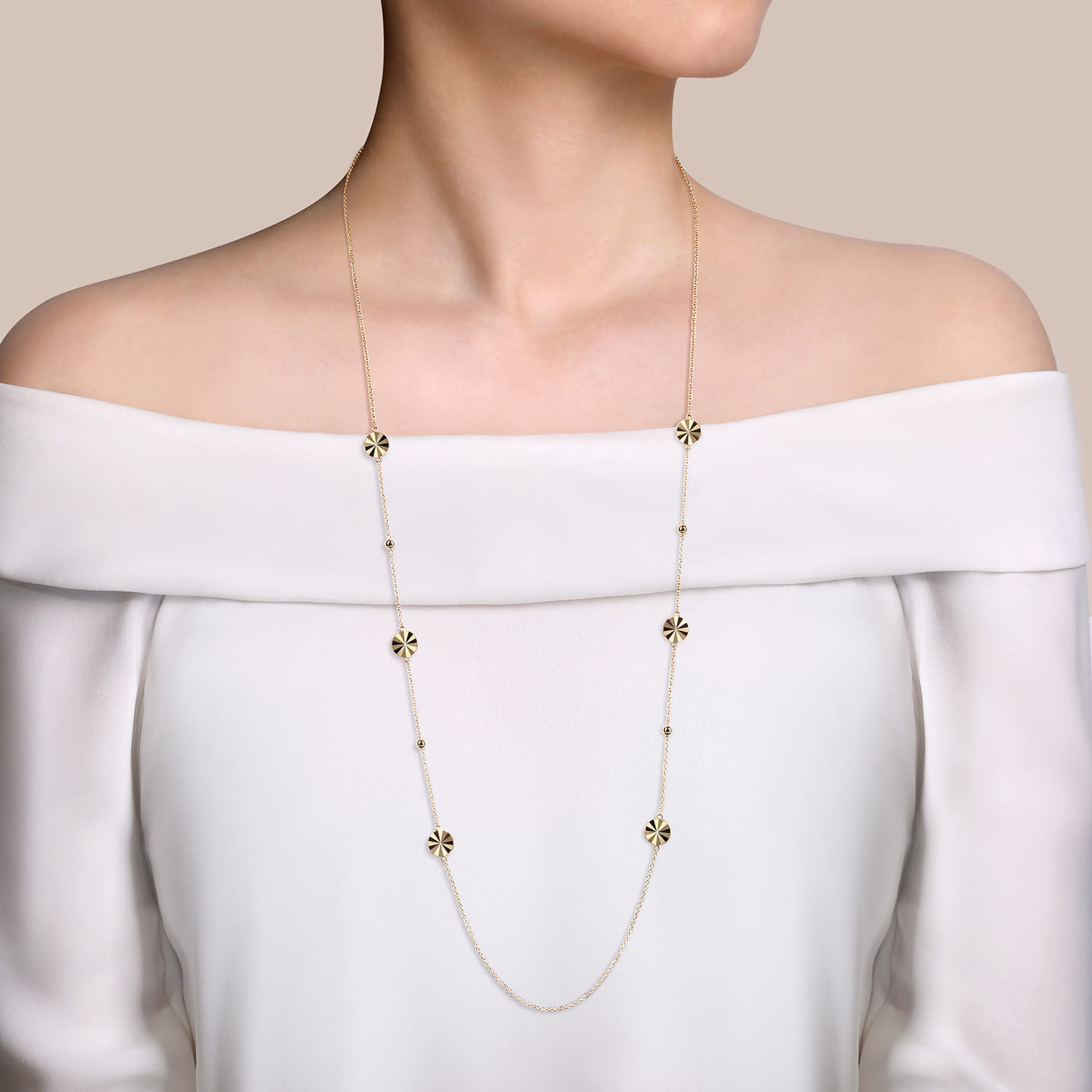 Diamond Cut Disk Station Necklace in 14K Yellow Gold, photograph 3