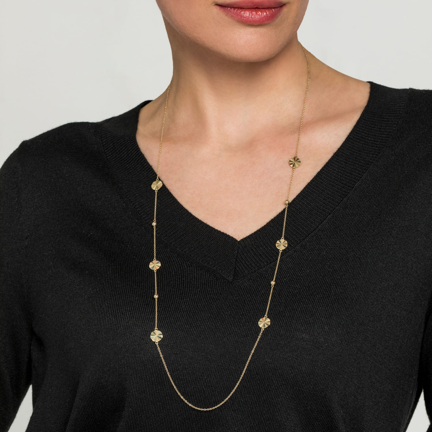 Diamond Cut Disk Station Necklace in 14K Yellow Gold, photograph 4