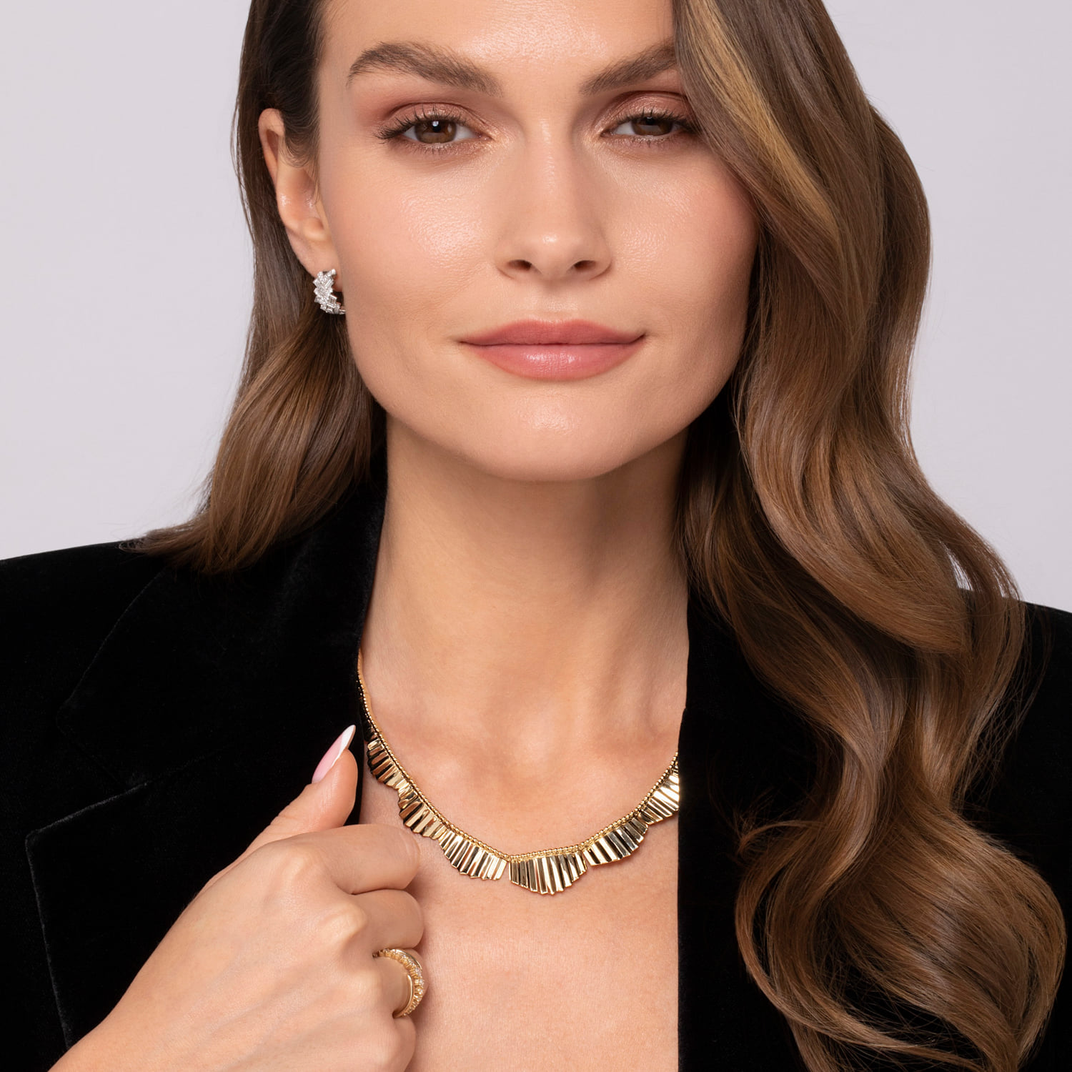 Textured Bib Necklace in 14K Yellow Gold, photograph 3