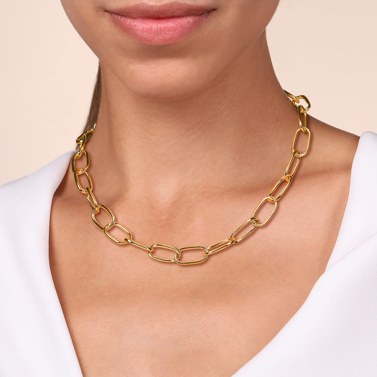Large Link Chain Necklace in 14K Yellow Gold, photograph 3
