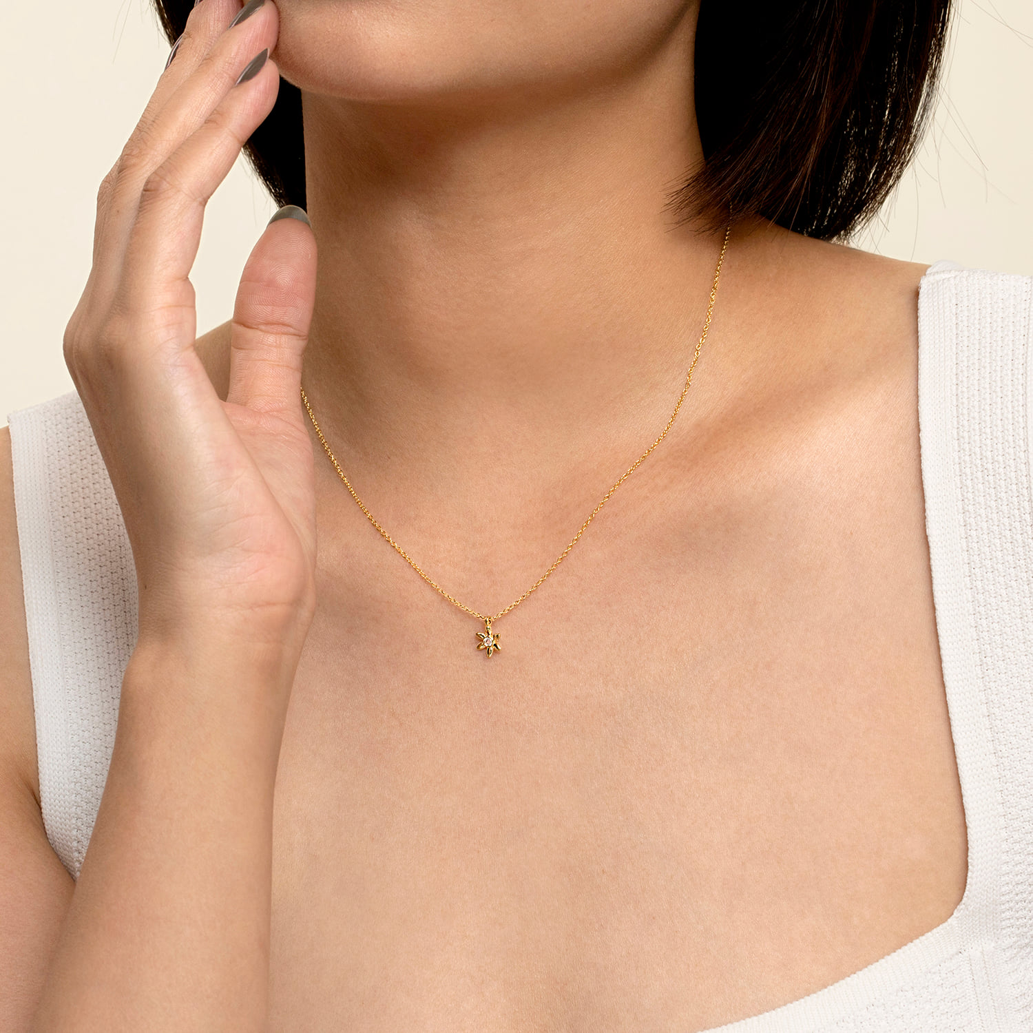 Pendant Necklace Floral White Sapphire in 14K Yellow Gold, photograph 3