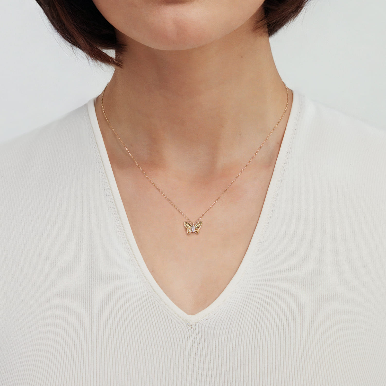 Diamond Butterfly Necklace in 14K Yellow Gold, photograph 4