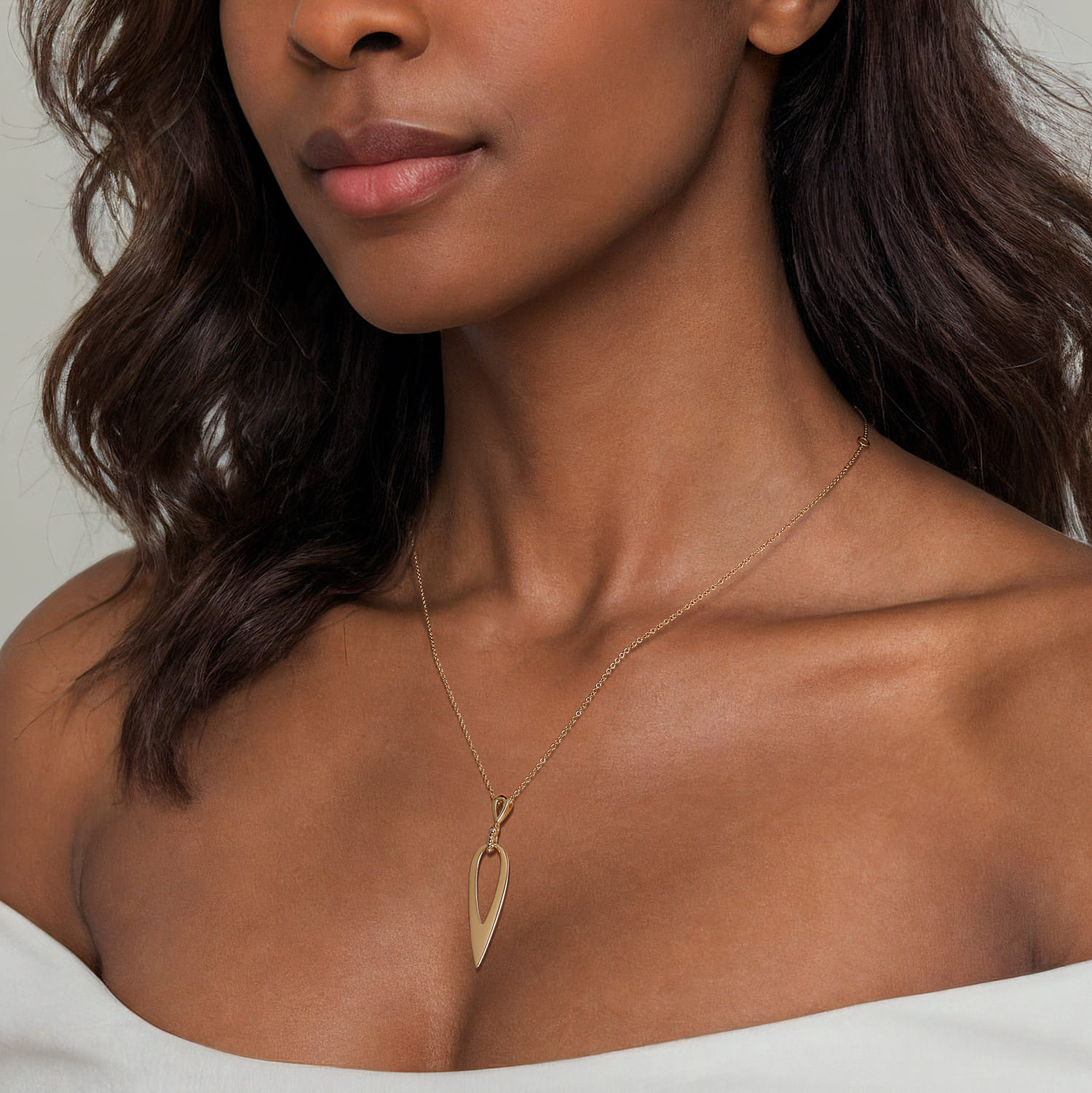 Bujukan Pendant Drop Necklace in 14K Yellow Gold, photograph 4