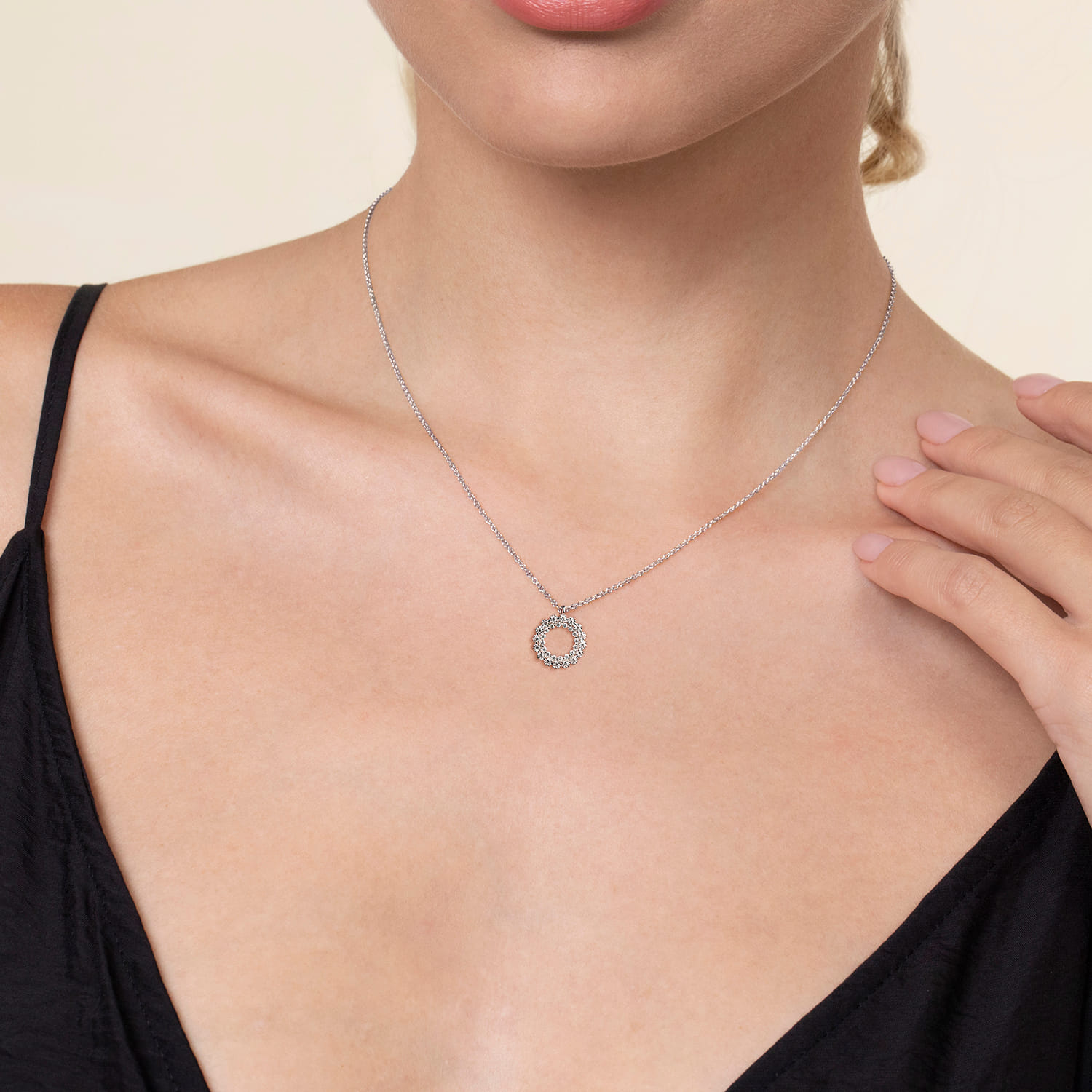 Diamond Circle Pendant Necklace in 14K White Gold, photograph 3