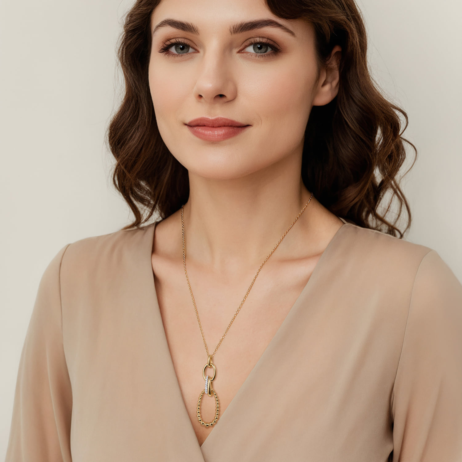 Bujukan Diamond Link Pendant Necklace in 14K Yellow Gold, photograph 3