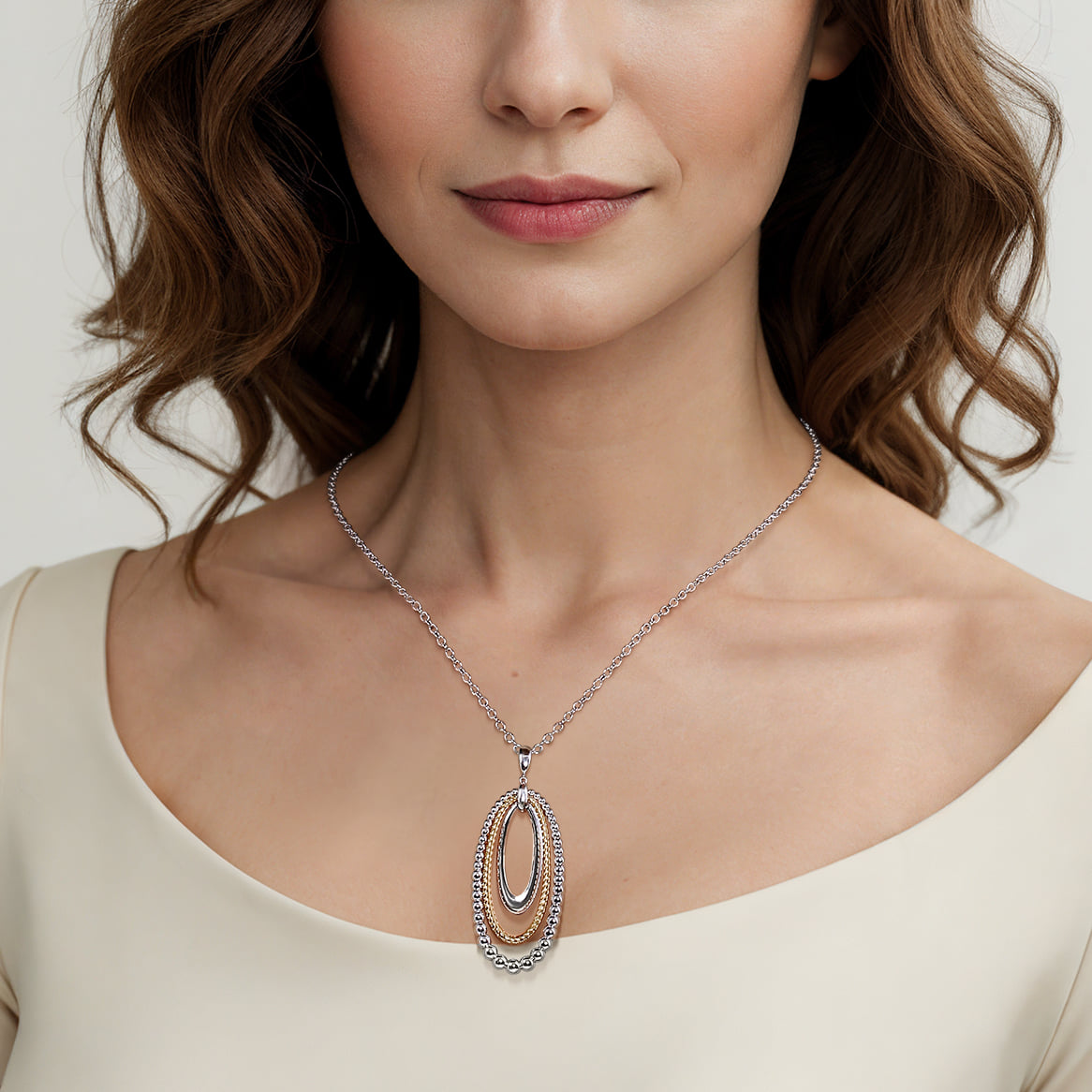 and Bujukan Rope Circle Pendant Necklace in 14K Yellow Gold, photograph 2