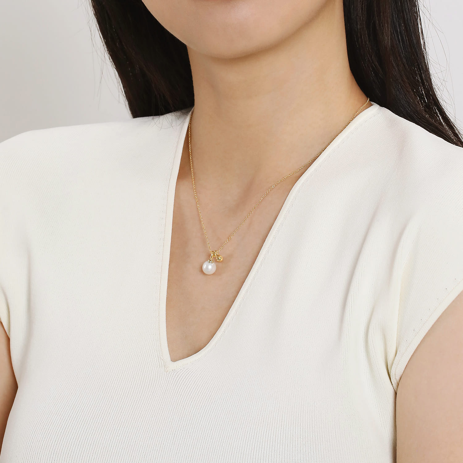 Bujukan Bead and Pearl Pendant Necklace in 14K Yellow Gold, photograph 3