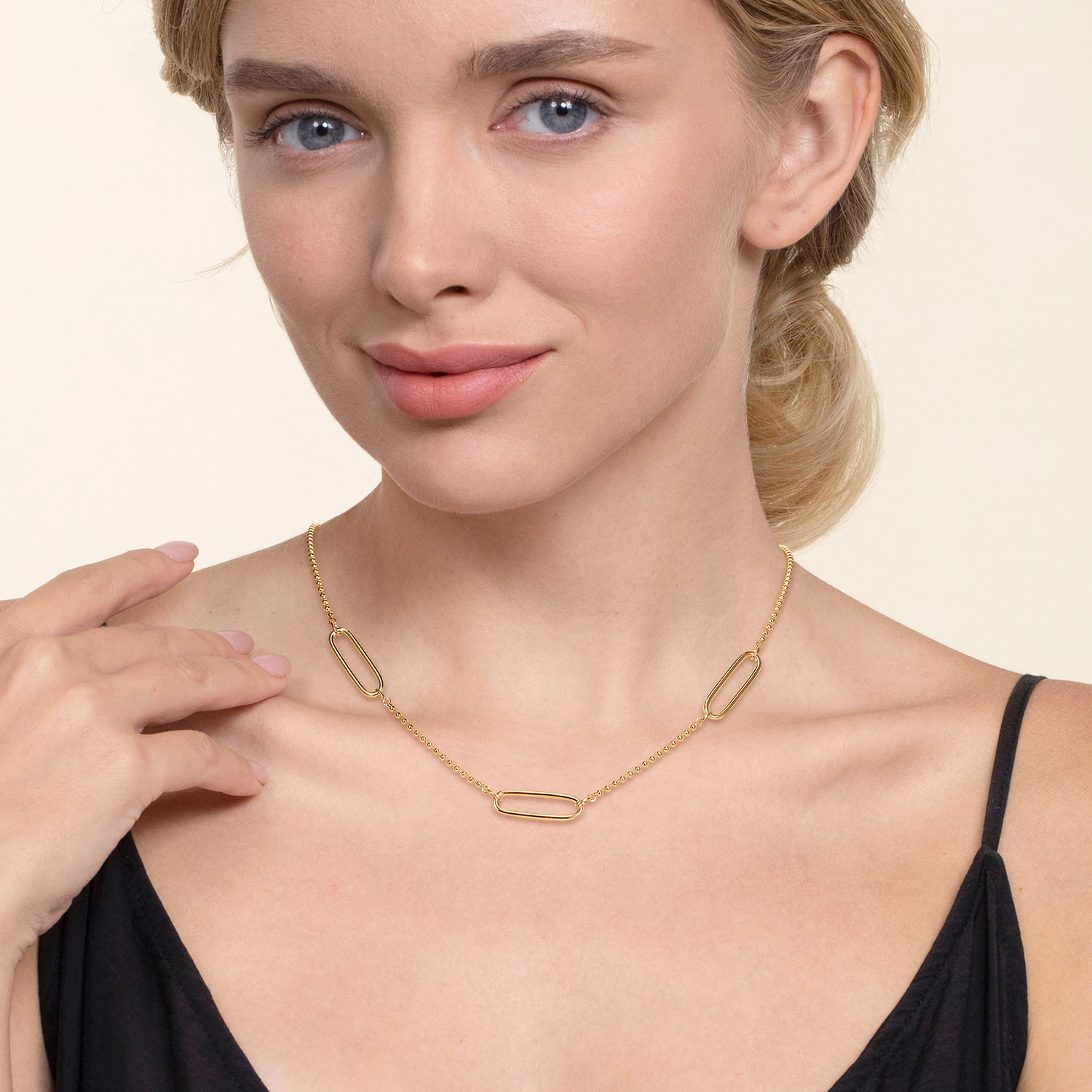 Layered Necklace Station Bujukan in 14K Yellow Gold, photograph 3