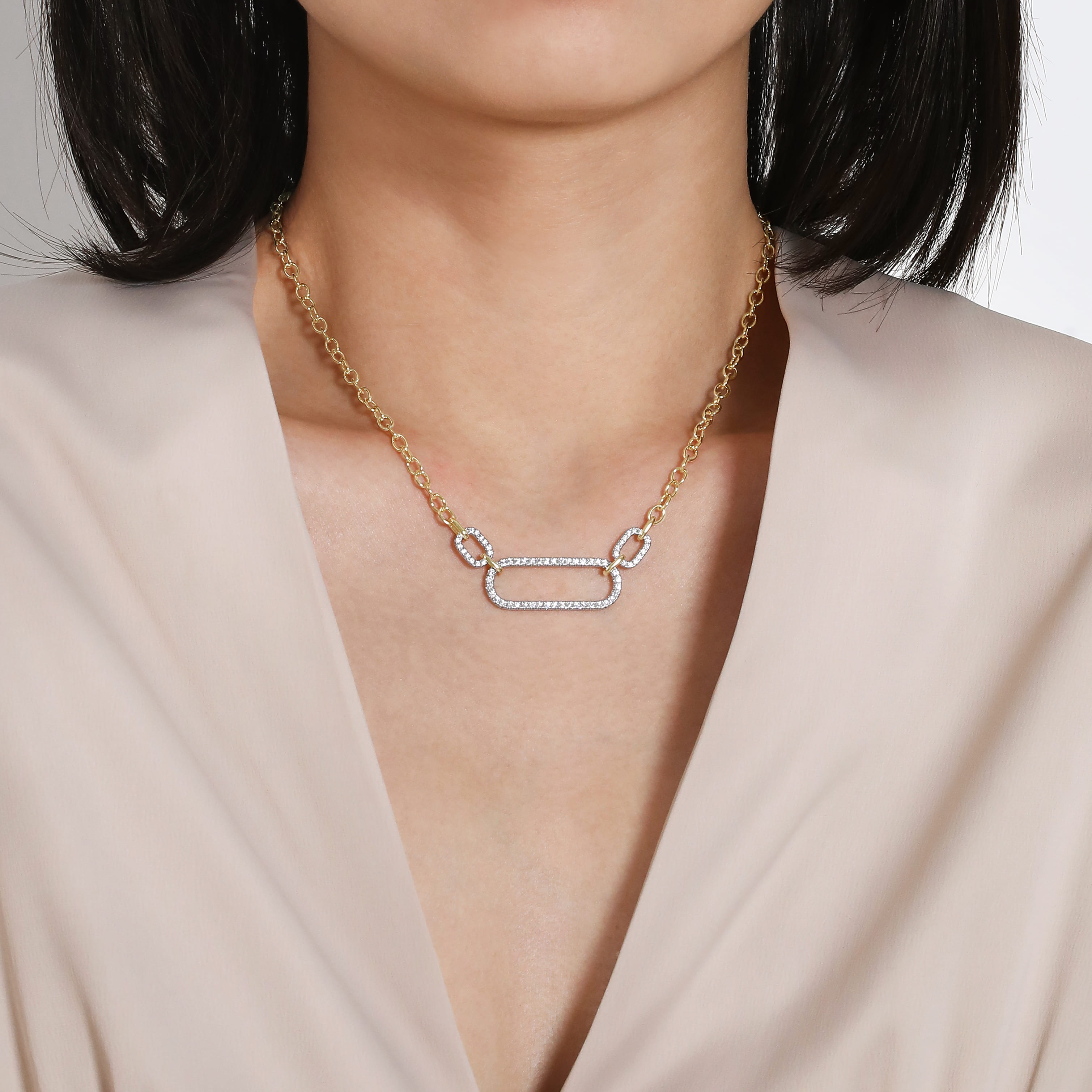 Diamond Link Chain Necklace in 14K White/Yellow Gold, photograph 3