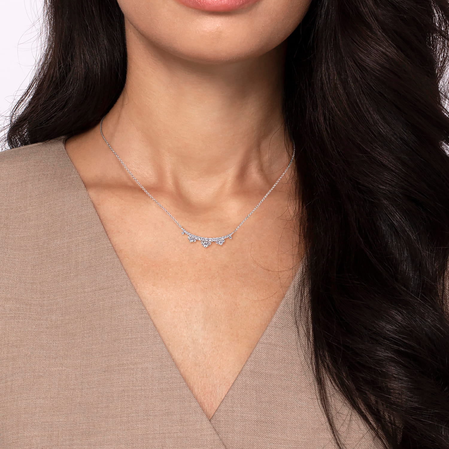 Graduating Diamond Bar Necklace in 14K White Gold, photograph 3