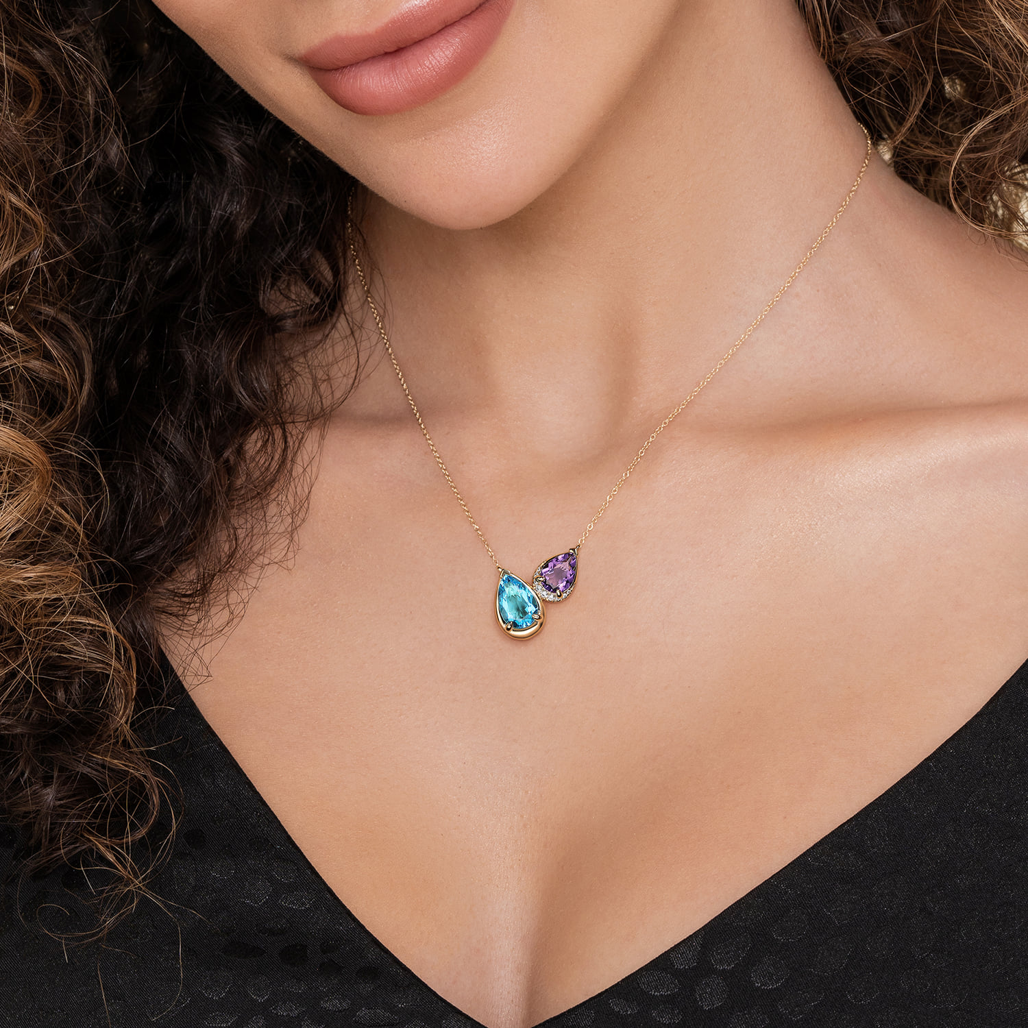 Toi et Moi Diamond Blue Topaz and Amethyst Pendant Necklace in 14K Yellow Gold, photograph 3