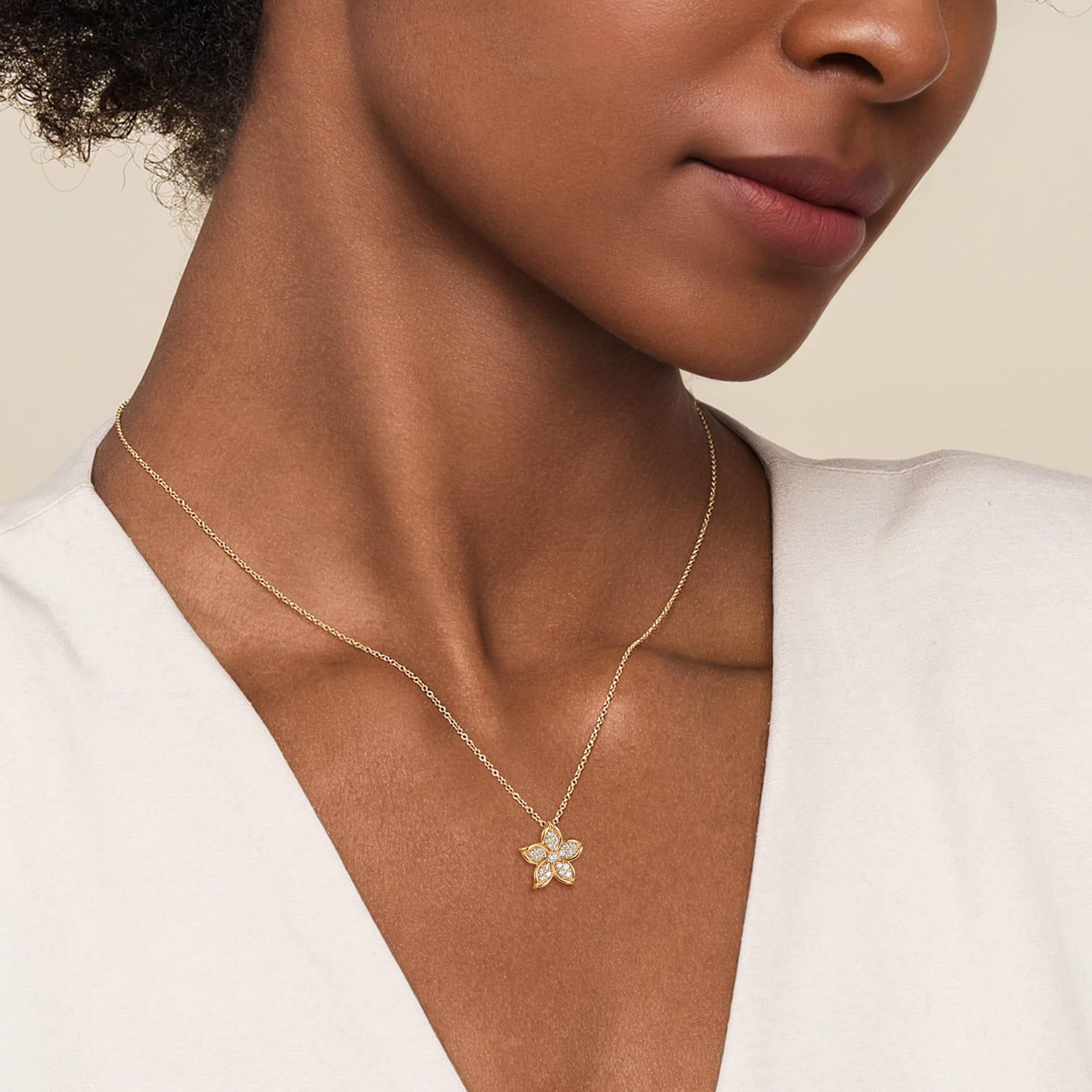 Diamond Floral Pendant Necklace in 14K Yellow Gold, photograph 3