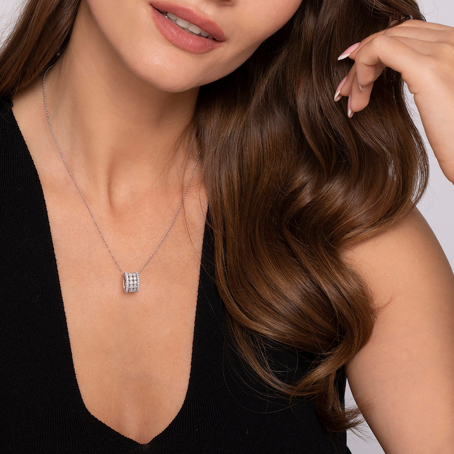 Diamond Pendant Necklace in 14K White Gold, photograph 3