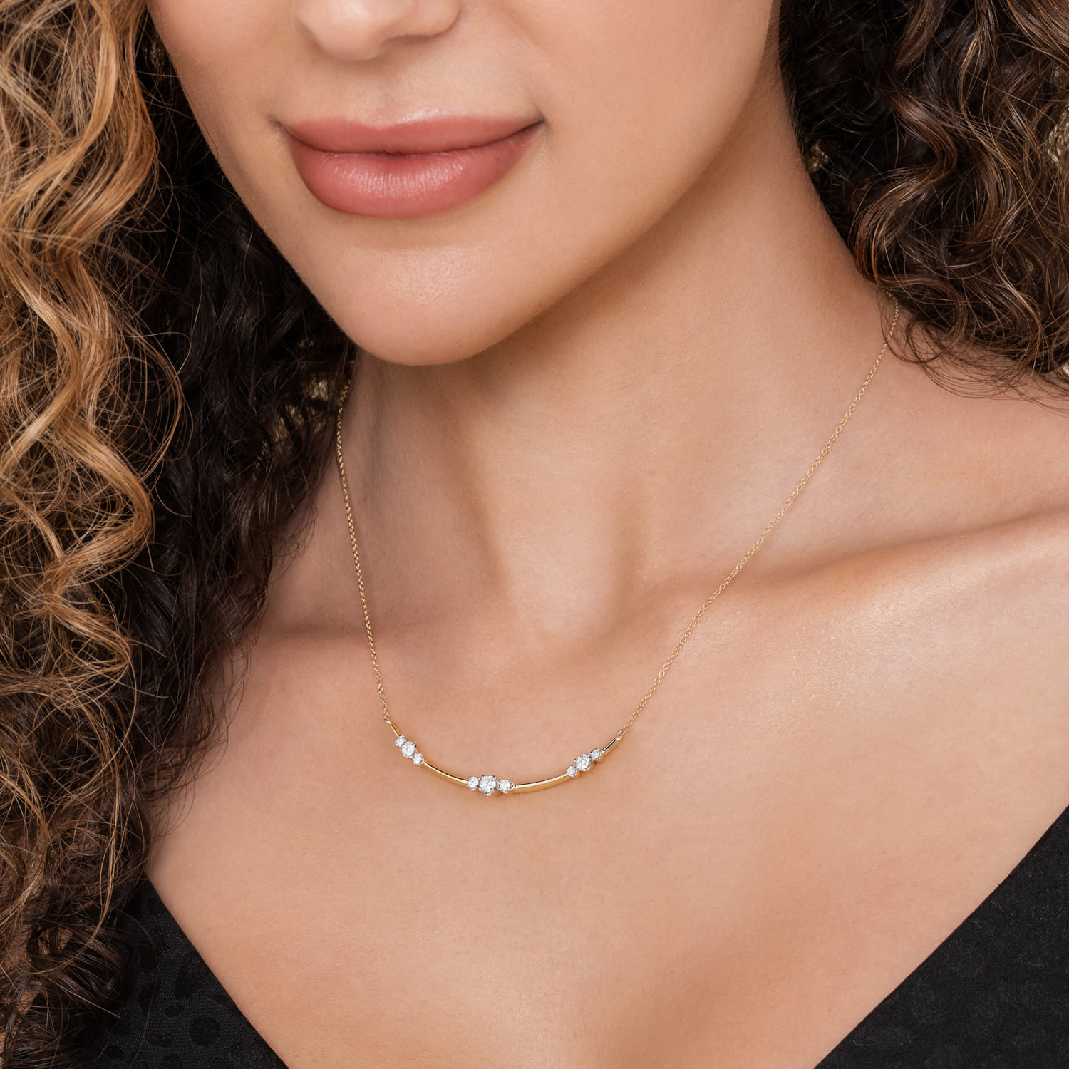 Diamond Station Bar Necklace in 14K Yellow Gold, photograph 3