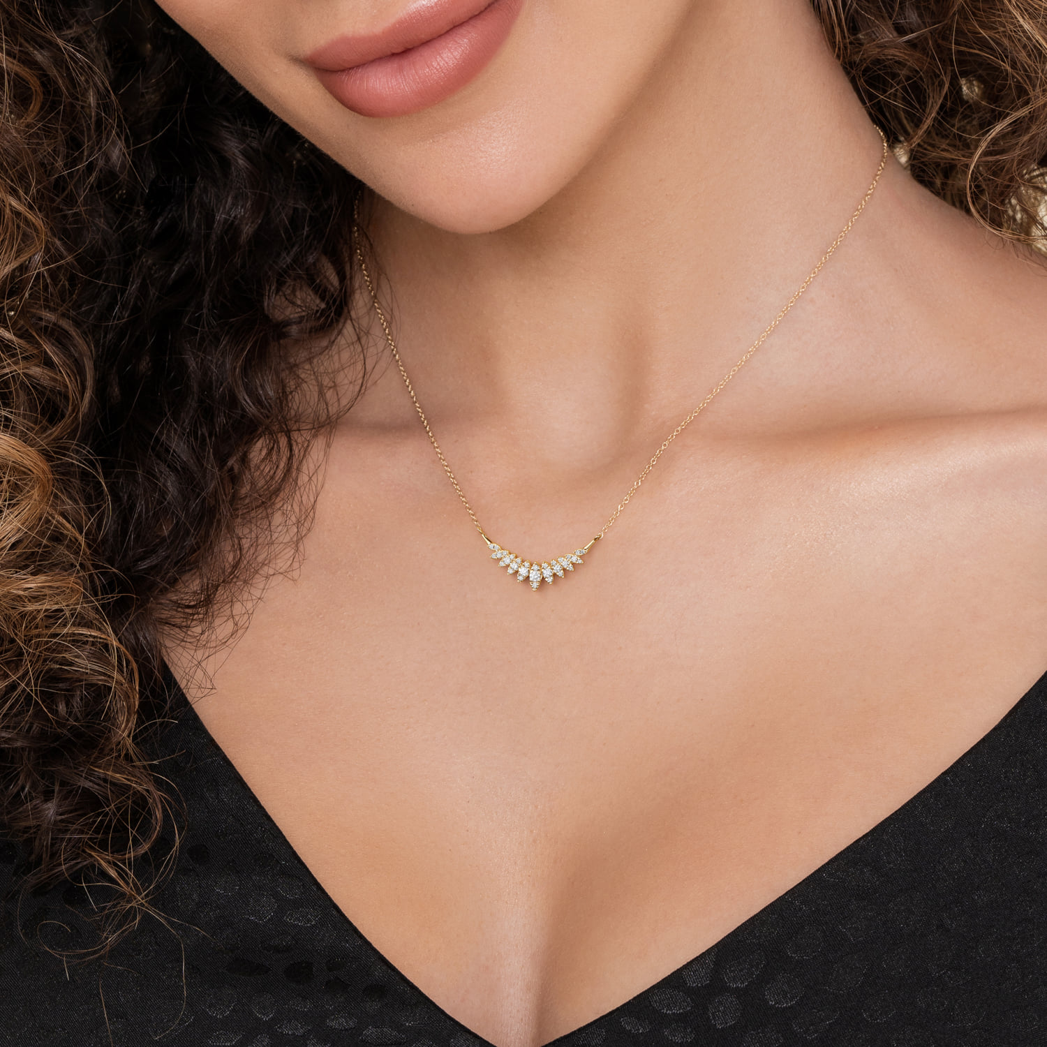 Diamond Curved Bar Necklace in 14K Yellow Gold, photograph 3