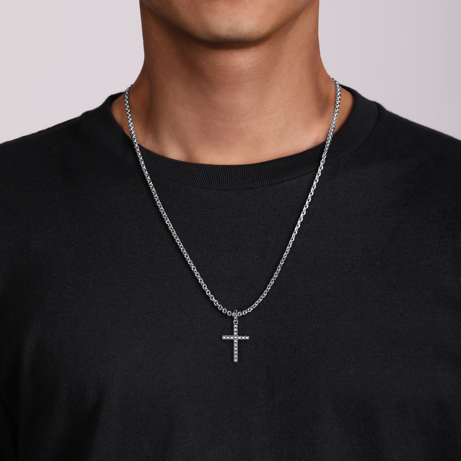 22 Inch Cross Pendant Necklace in Sterling Silver, photograph 4
