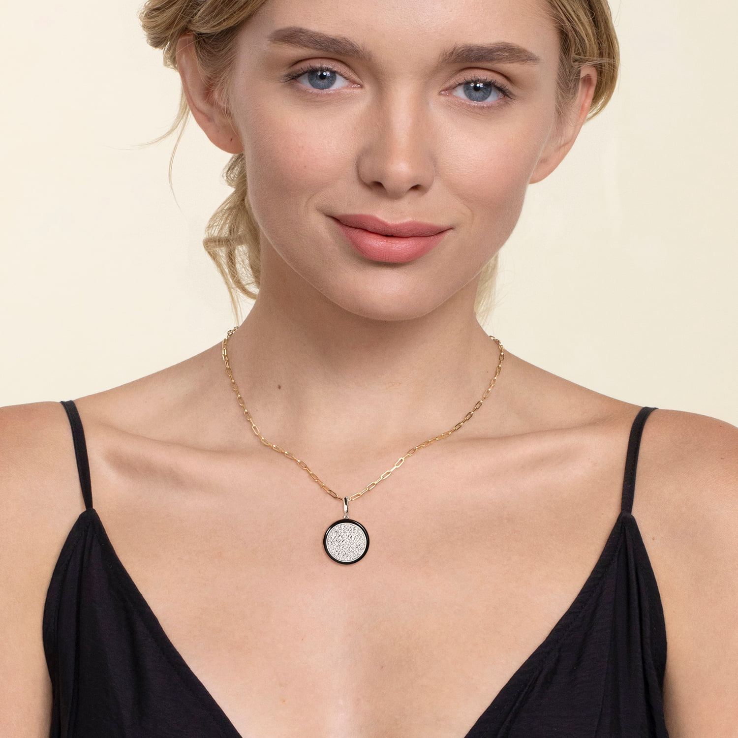 Diamond Medallion With Detachable Bail with Enamel in 14K White Gold, photograph 4
