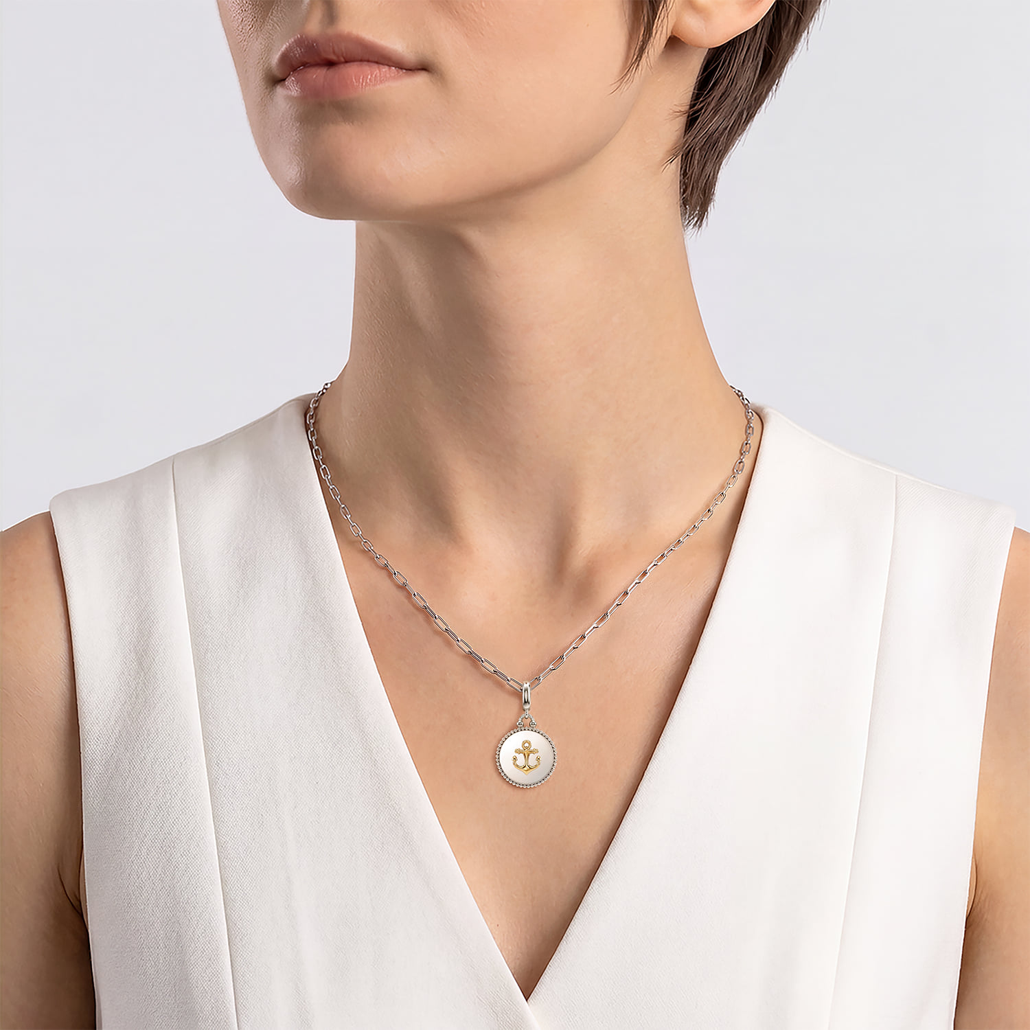and Bujukan Anchor Medallion in Size 18mm with Detachable Bail in 14K Yellow Gold, photograph 4