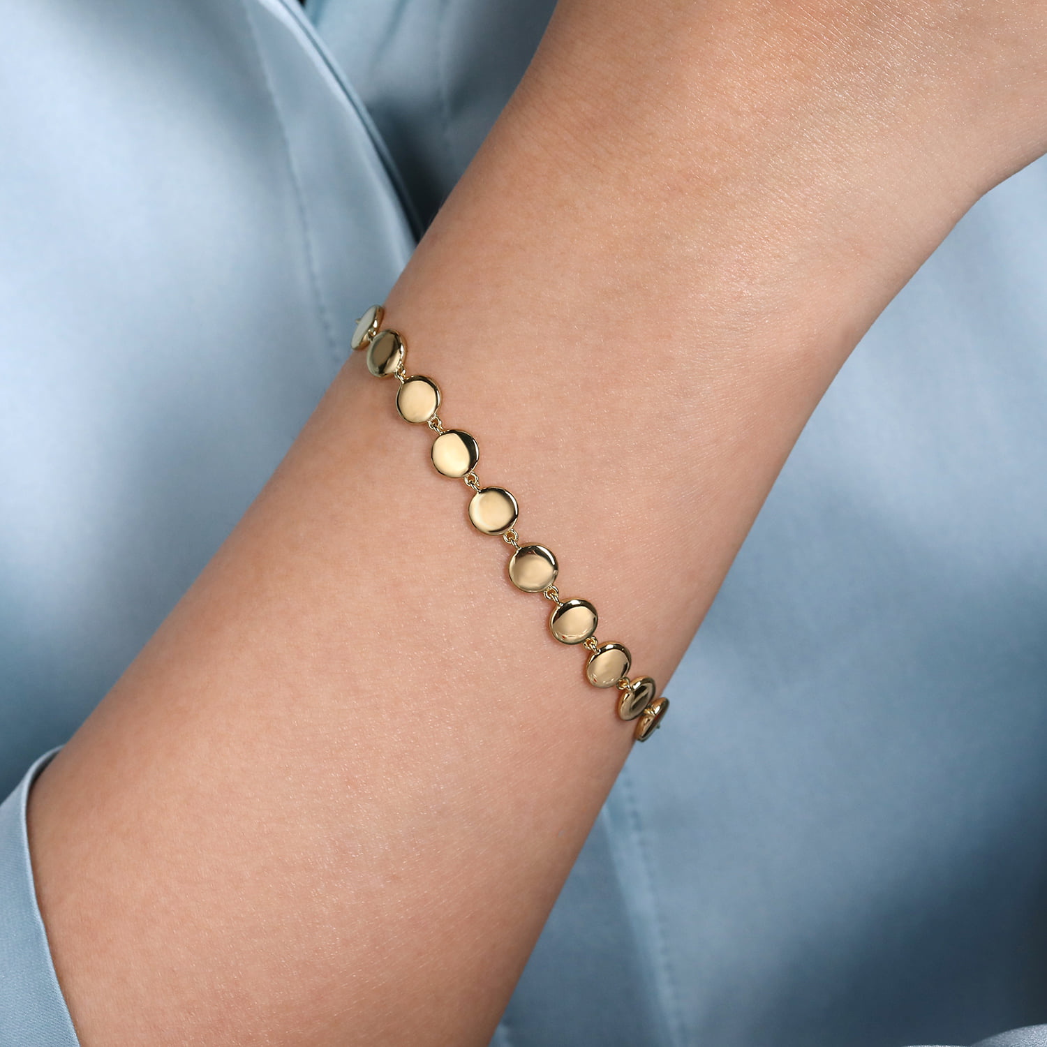 Disc Station Tennis Bracelet in 14K Yellow Gold, photograph 3