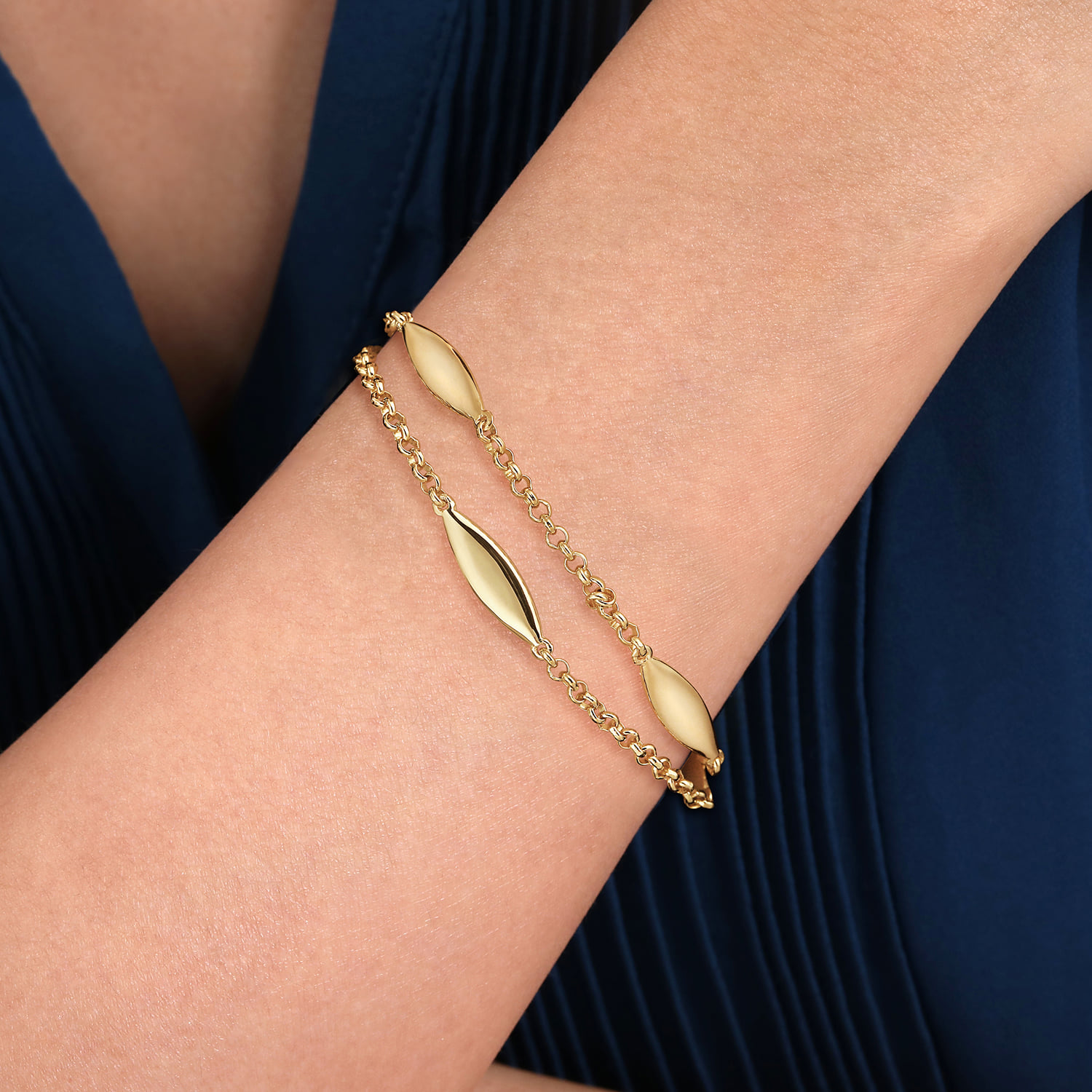 Multi Row Bracelet with Casted Stations in 14K Yellow Gold, photograph 3