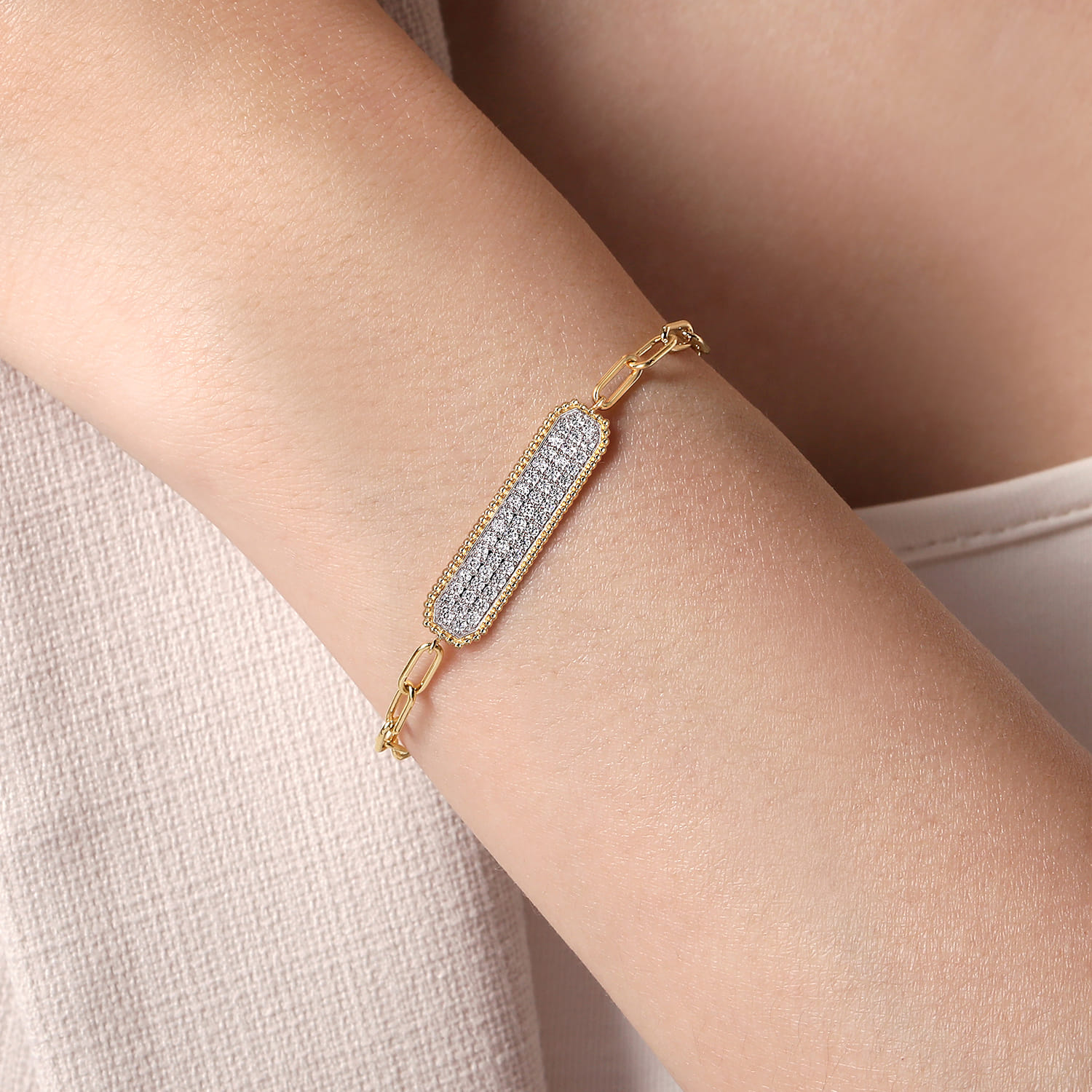 Diamond Bar Chain Bracelet in 14K Yellow Gold, photograph 3