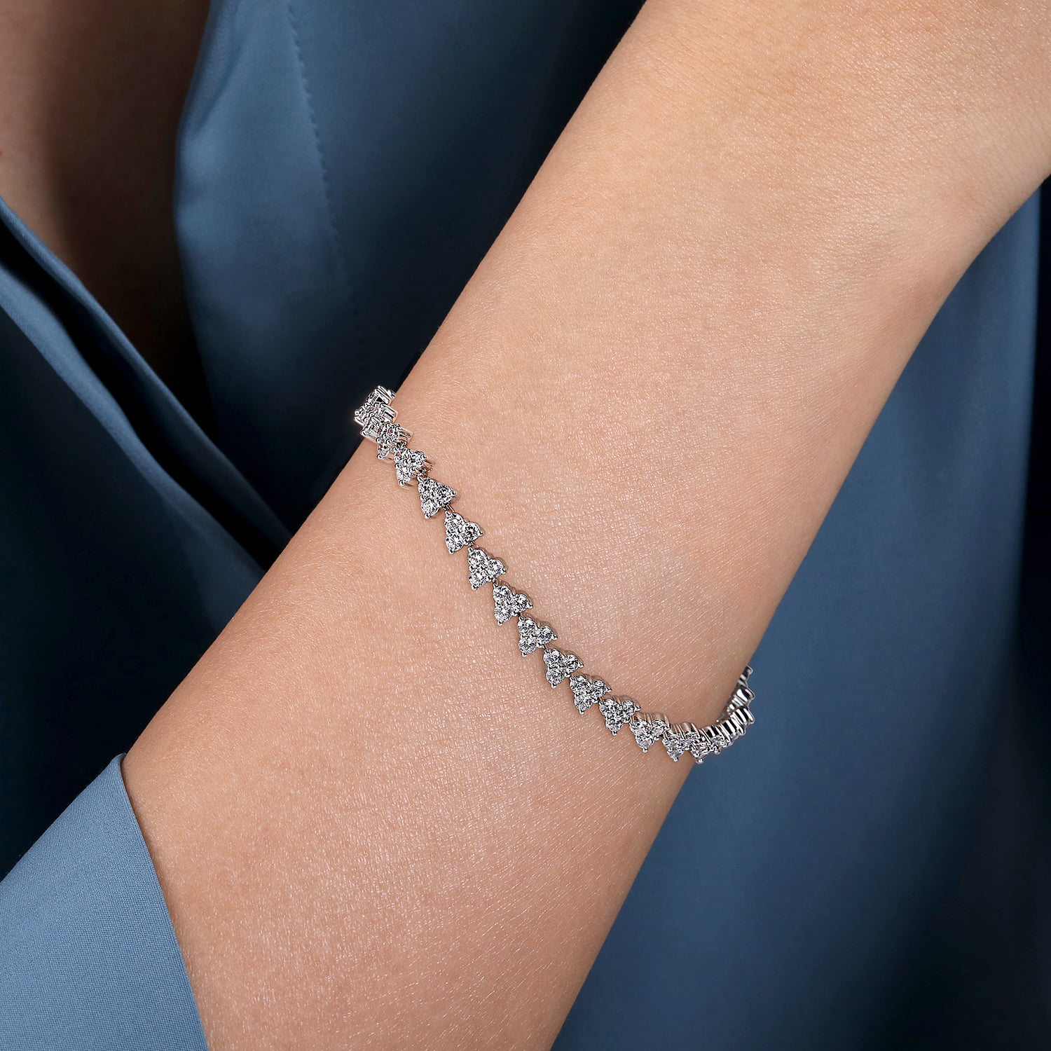 Diamond Tennis Bracelet in 14K White Gold, photograph 3
