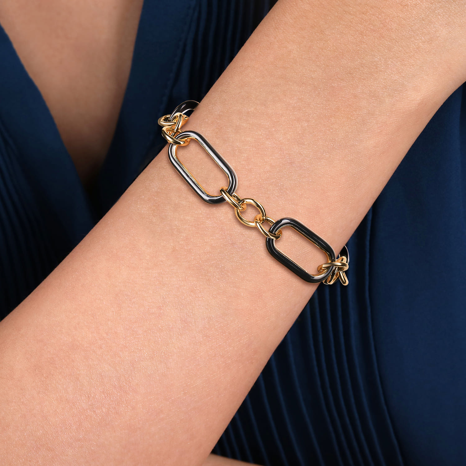 Hollow Tube Link Bracelet with Enamel in 14K Yellow Gold, photograph 3