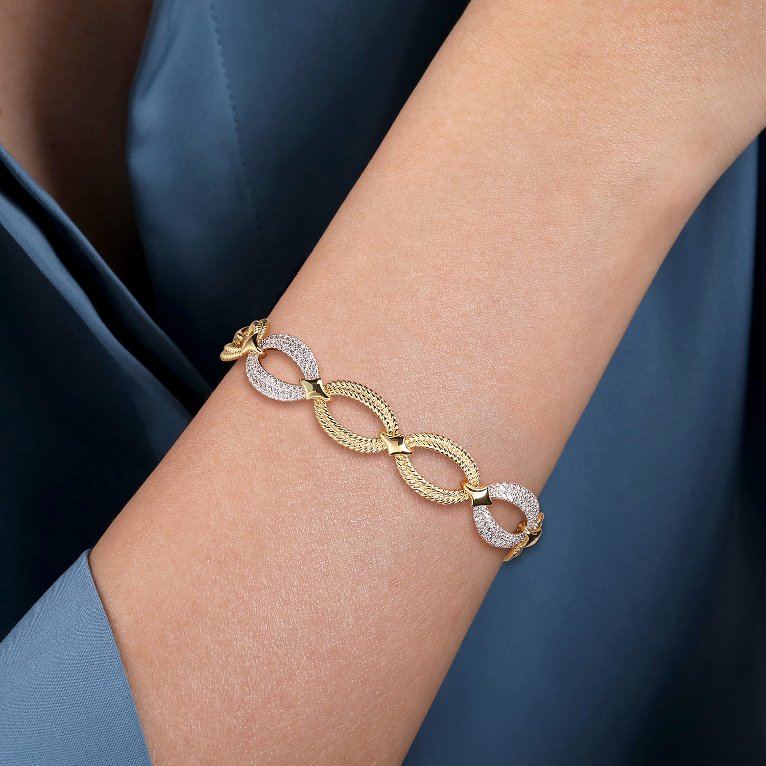 Diamond Rope Link Chain Bracelet in 14K White/Yellow Gold, photograph 3